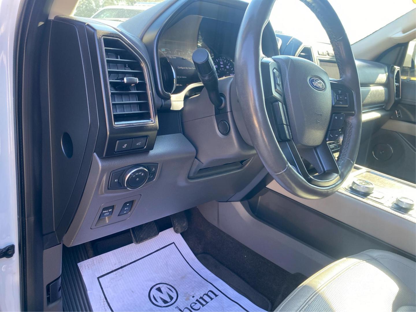 2018 WHITE FORD EXPEDITION LIMITED (1FMJU2AT0JE) with an 3.5L engine, Automatic transmission, located at 908 SE 14th Street, Des Moines, IA, 50317, (515) 281-0330, 41.580303, -93.597046 - Photo#17