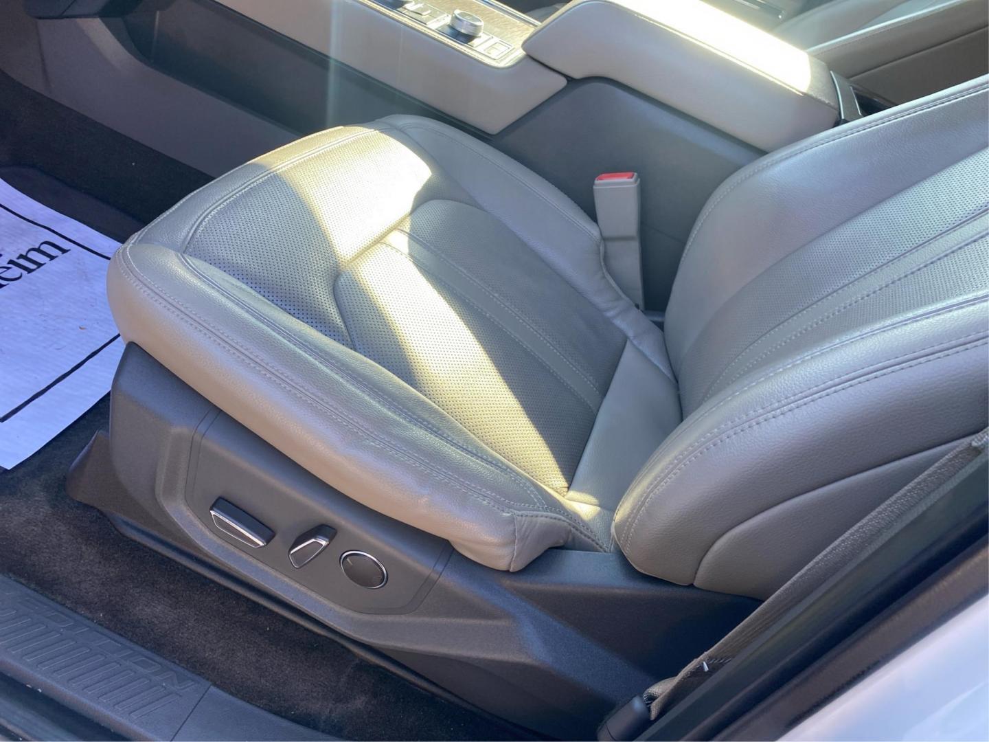 2018 WHITE FORD EXPEDITION LIMITED (1FMJU2AT0JE) with an 3.5L engine, Automatic transmission, located at 908 SE 14th Street, Des Moines, IA, 50317, (515) 281-0330, 41.580303, -93.597046 - Photo#18