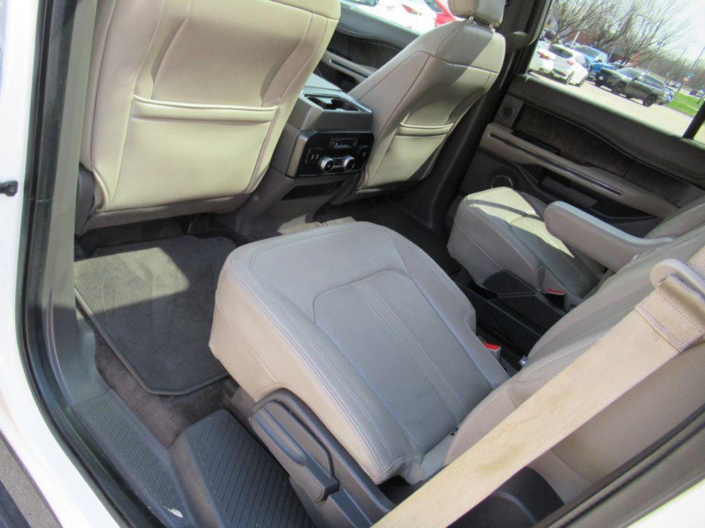 2018 WHITE FORD EXPEDITION LIMITED (1FMJU2AT0JE) with an 3.5L engine, Automatic transmission, located at 908 SE 14th Street, Des Moines, IA, 50317, (515) 281-0330, 41.580303, -93.597046 - Photo#15