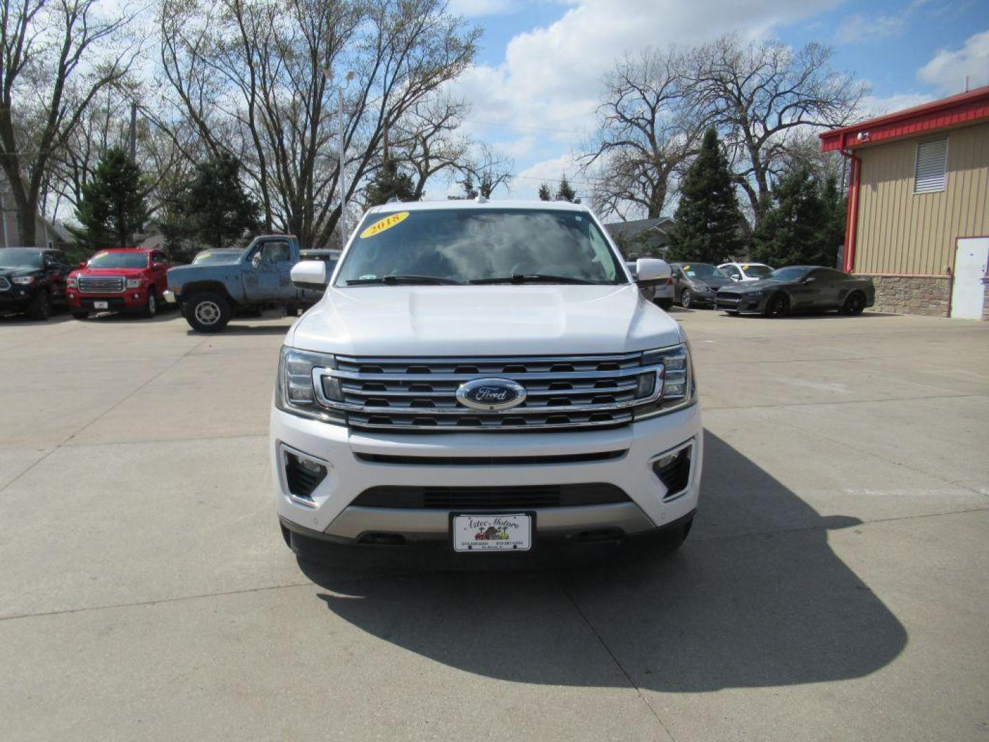 2018 WHITE FORD EXPEDITION LIMITED (1FMJU2AT0JE) with an 3.5L engine, Automatic transmission, located at 908 SE 14th Street, Des Moines, IA, 50317, (515) 281-0330, 41.580303, -93.597046 - Photo#1