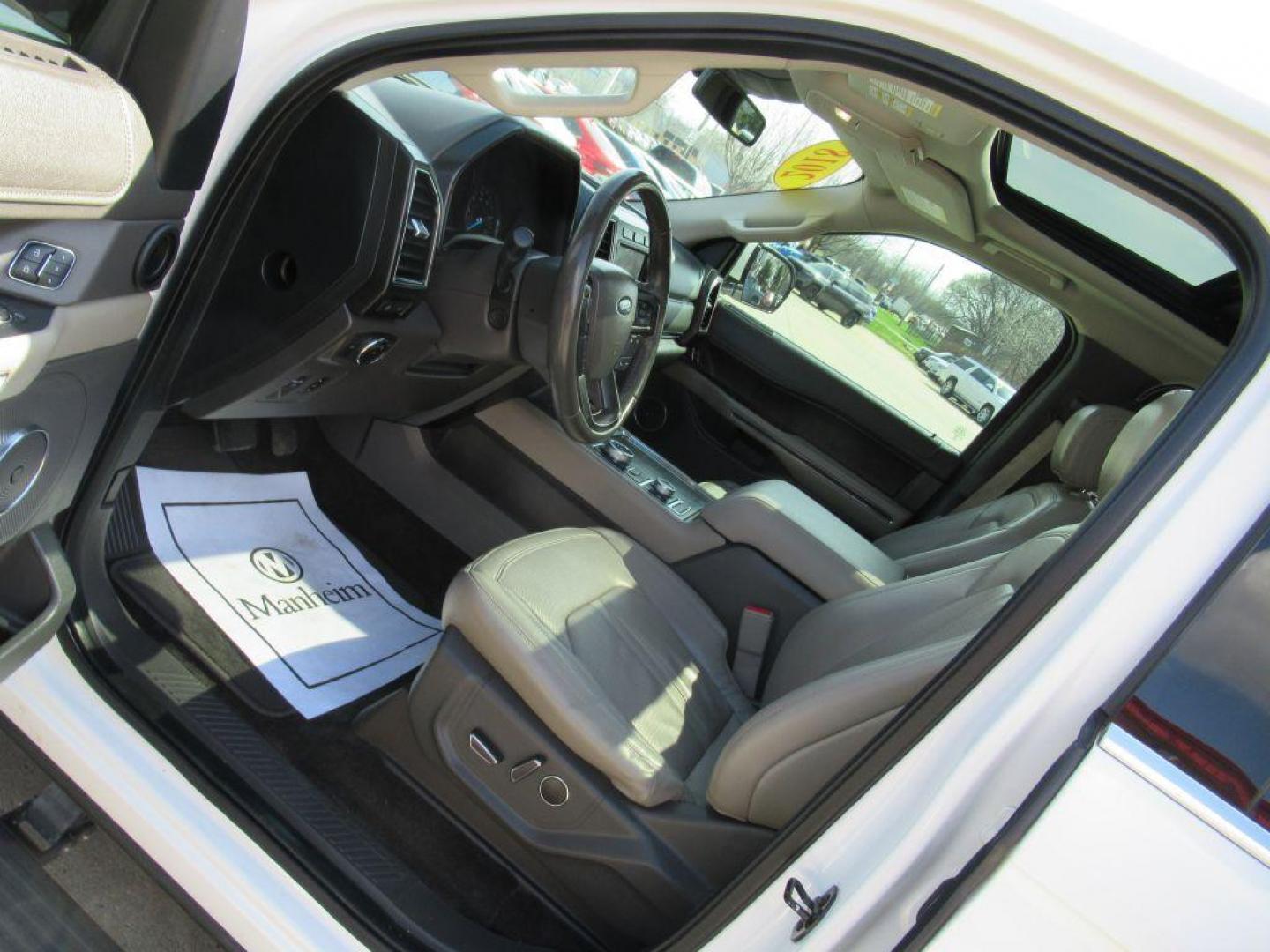 2018 WHITE FORD EXPEDITION LIMITED (1FMJU2AT0JE) with an 3.5L engine, Automatic transmission, located at 908 SE 14th Street, Des Moines, IA, 50317, (515) 281-0330, 41.580303, -93.597046 - Photo#25