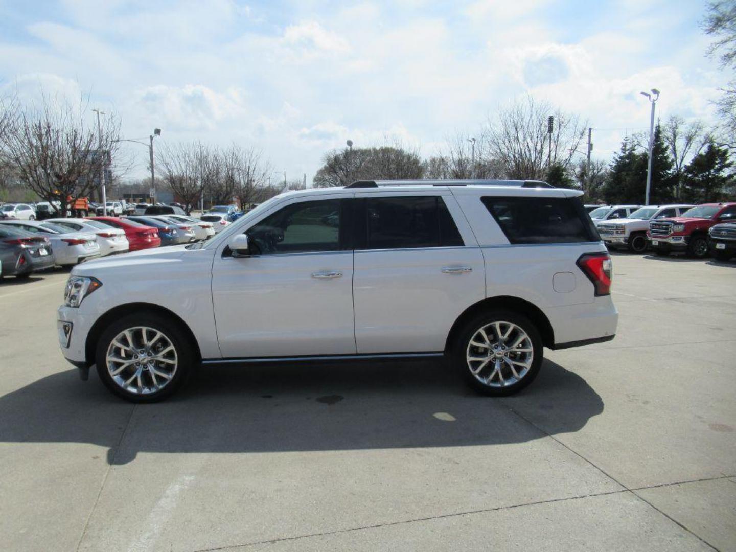 2018 WHITE FORD EXPEDITION LIMITED (1FMJU2AT0JE) with an 3.5L engine, Automatic transmission, located at 908 SE 14th Street, Des Moines, IA, 50317, (515) 281-0330, 41.580303, -93.597046 - Photo#7