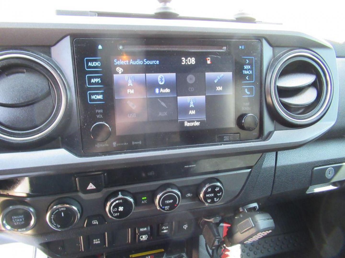 2018 TAN TOYOTA TACOMA DOUBLE CAB (3TMCZ5AN1JM) with an 3.5L engine, Automatic transmission, located at 908 SE 14th Street, Des Moines, IA, 50317, (515) 281-0330, 41.580303, -93.597046 - Photo#21