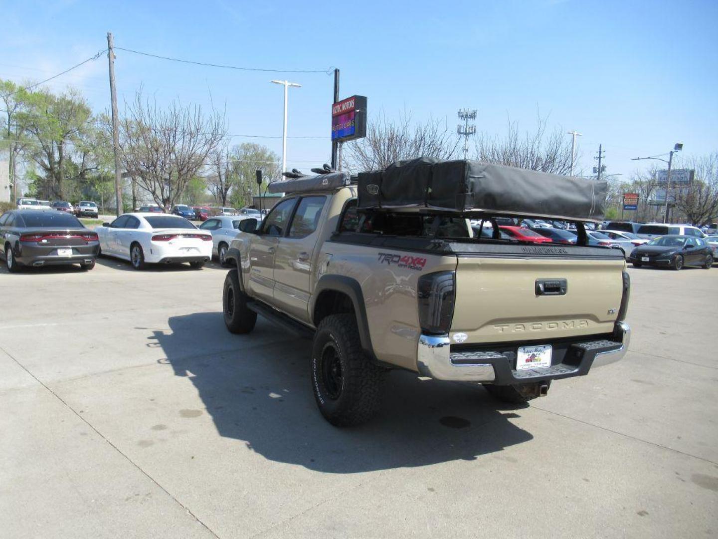 2018 TAN TOYOTA TACOMA DOUBLE CAB (3TMCZ5AN1JM) with an 3.5L engine, Automatic transmission, located at 908 SE 14th Street, Des Moines, IA, 50317, (515) 281-0330, 41.580303, -93.597046 - Photo#6