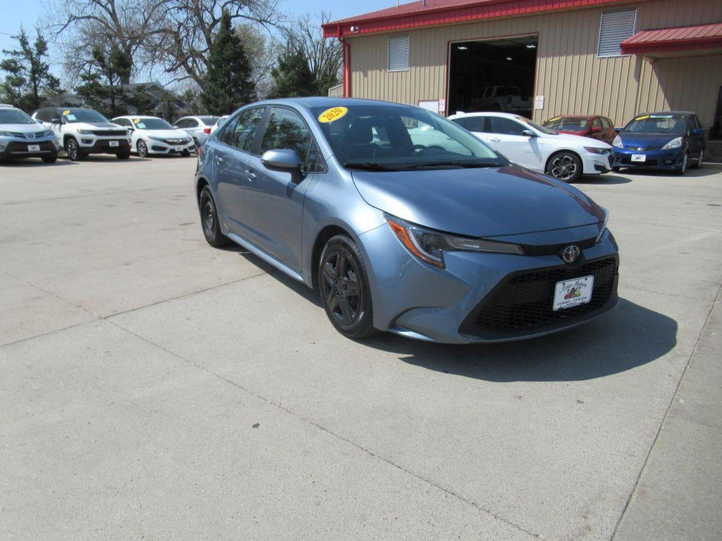 2020 GRAY TOYOTA COROLLA LE (JTDEPRAE9LJ) with an 1.8L engine, Continuously Variable transmission, located at 908 SE 14th Street, Des Moines, IA, 50317, (515) 281-0330, 41.580303, -93.597046 - Photo#2