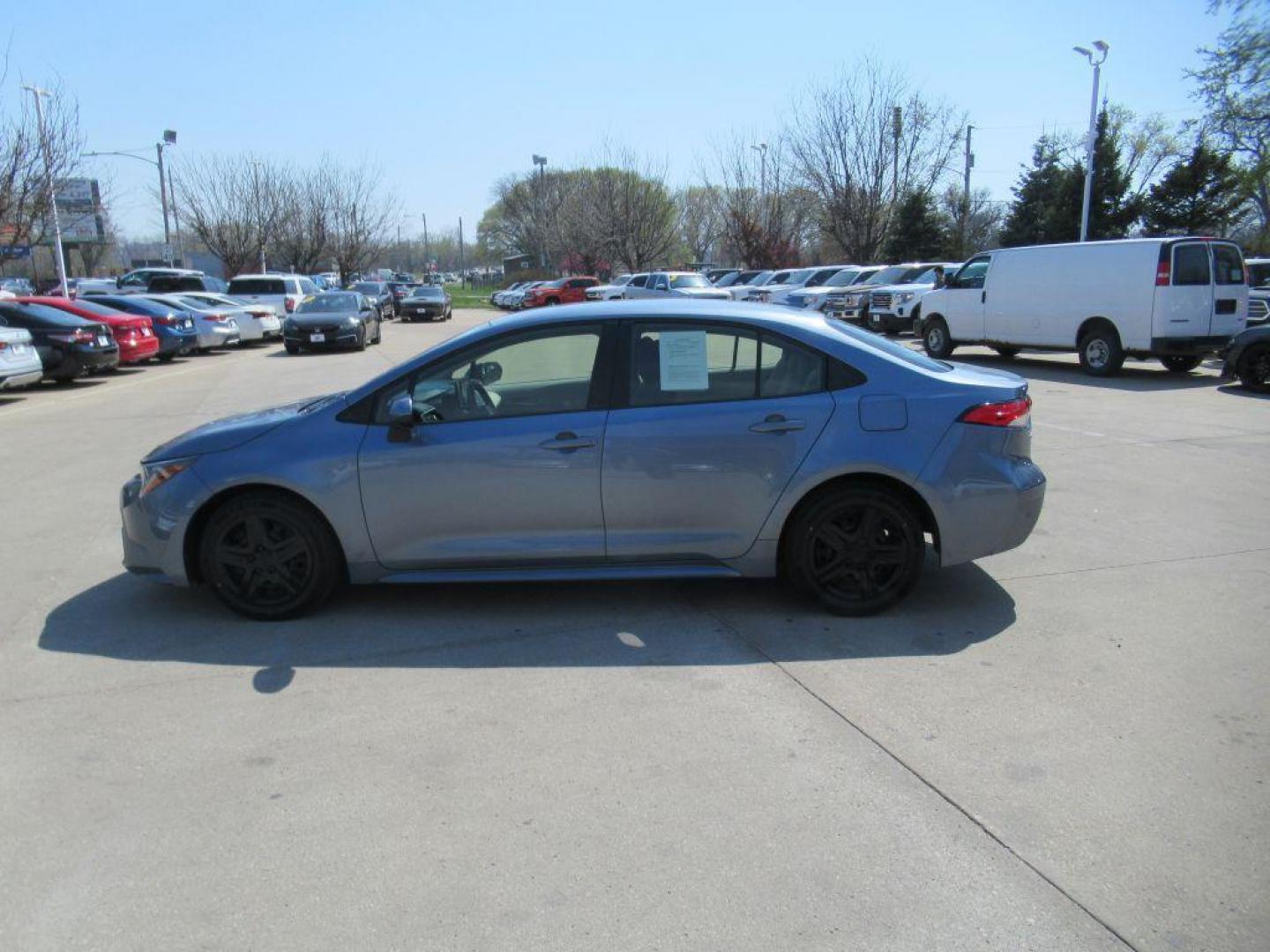 2020 GRAY TOYOTA COROLLA LE (JTDEPRAE9LJ) with an 1.8L engine, Continuously Variable transmission, located at 908 SE 14th Street, Des Moines, IA, 50317, (515) 281-0330, 41.580303, -93.597046 - Photo#7