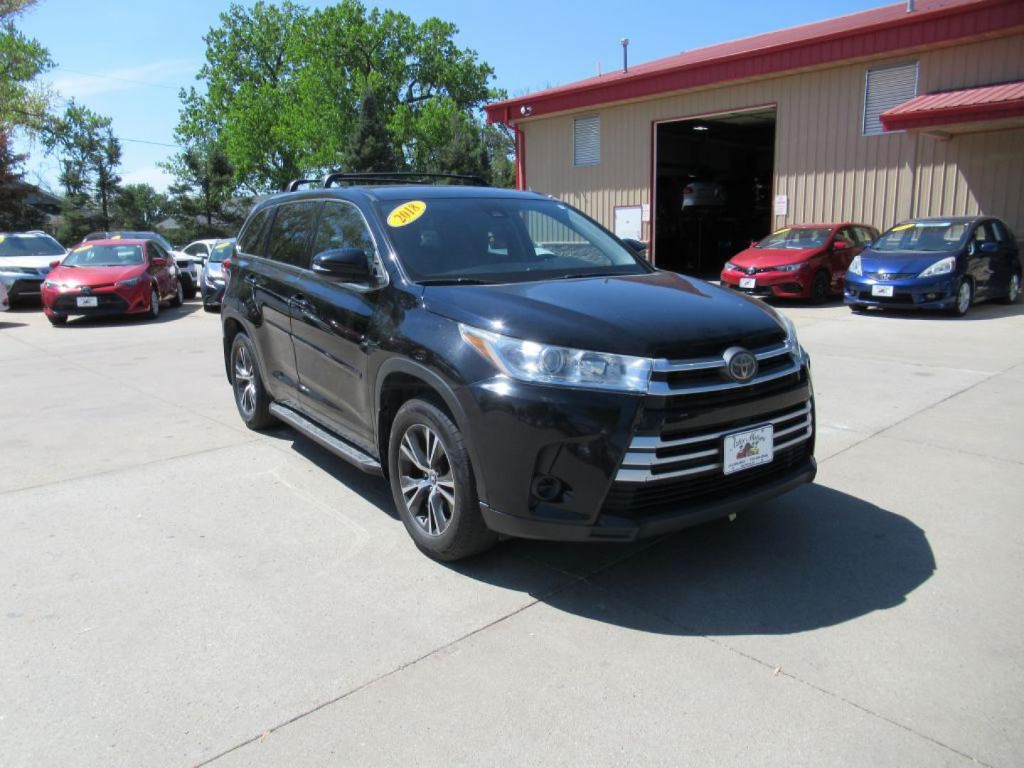 2018 BLACK TOYOTA HIGHLANDER LE (5TDBZRFHXJS) with an 3.5L engine, Automatic transmission, located at 908 SE 14th Street, Des Moines, IA, 50317, (515) 281-0330, 41.580303, -93.597046 - Photo#2