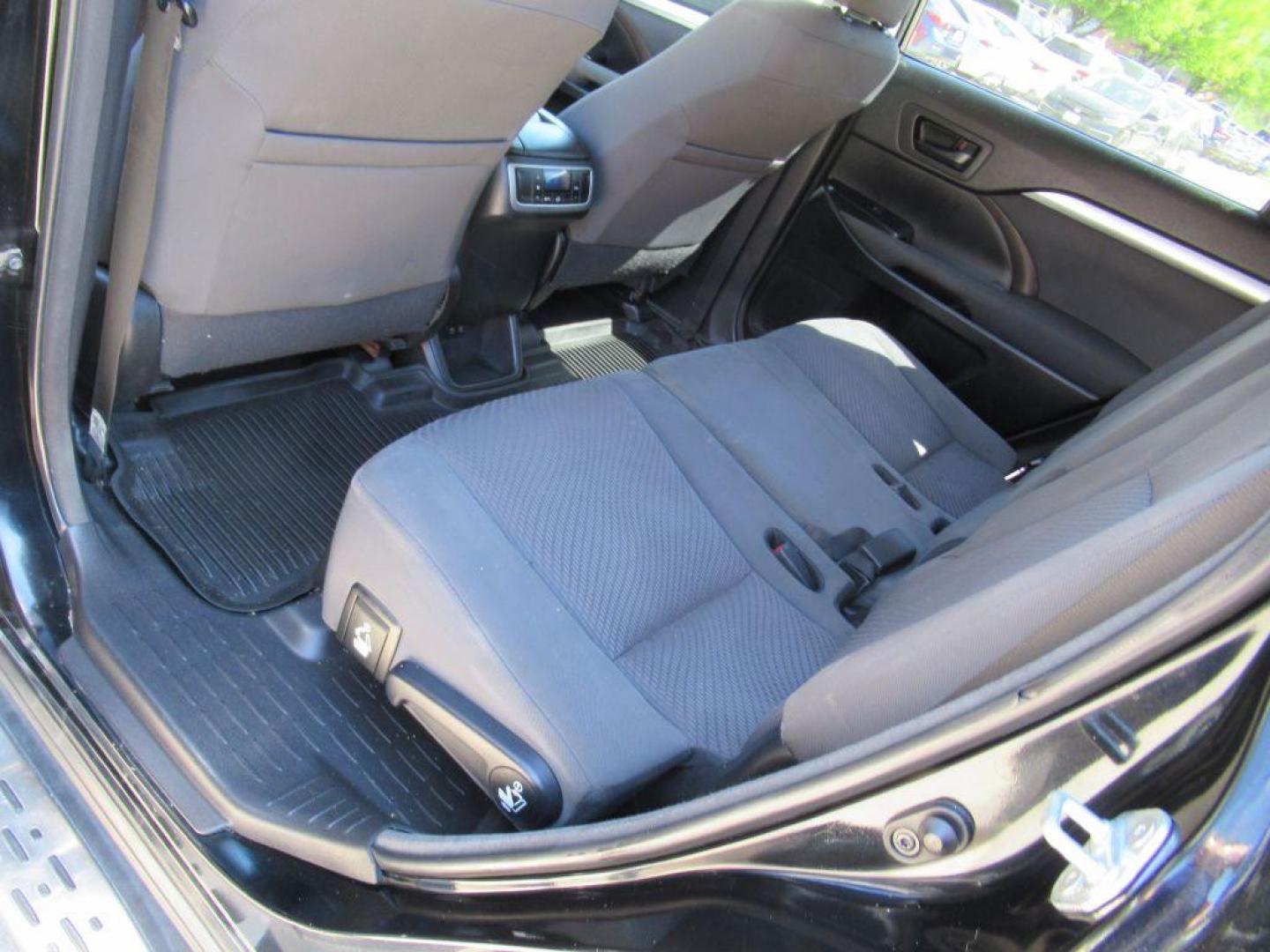 2018 BLACK TOYOTA HIGHLANDER LE (5TDBZRFHXJS) with an 3.5L engine, Automatic transmission, located at 908 SE 14th Street, Des Moines, IA, 50317, (515) 281-0330, 41.580303, -93.597046 - Photo#16