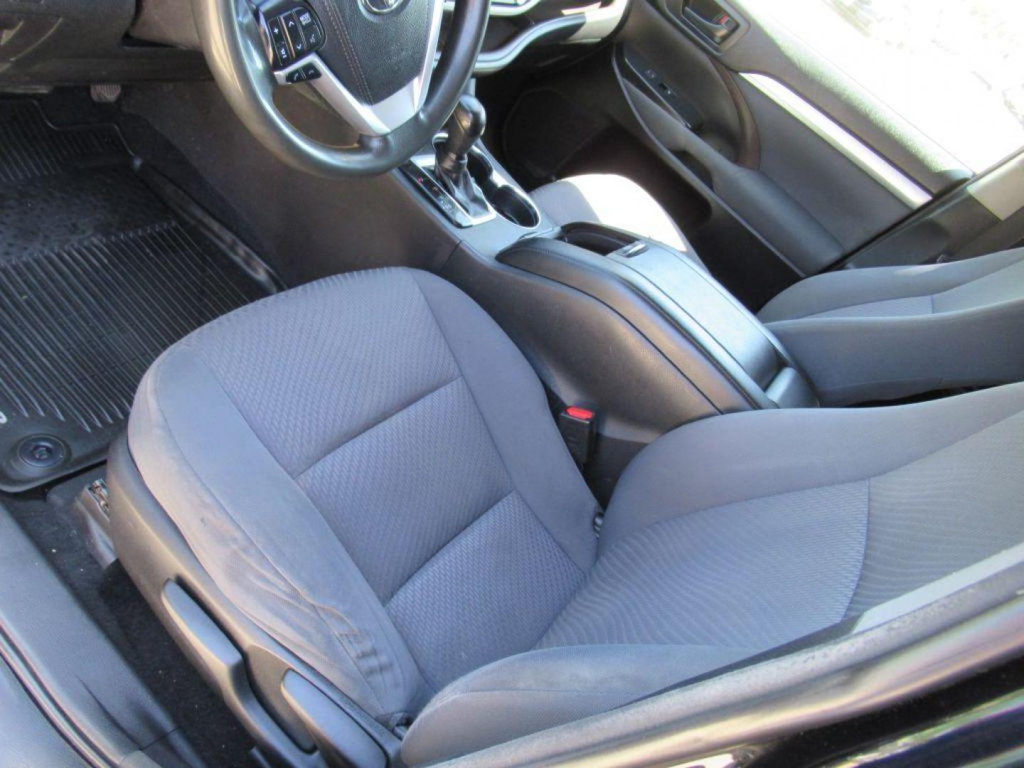 2018 BLACK TOYOTA HIGHLANDER LE (5TDBZRFHXJS) with an 3.5L engine, Automatic transmission, located at 908 SE 14th Street, Des Moines, IA, 50317, (515) 281-0330, 41.580303, -93.597046 - Photo#17