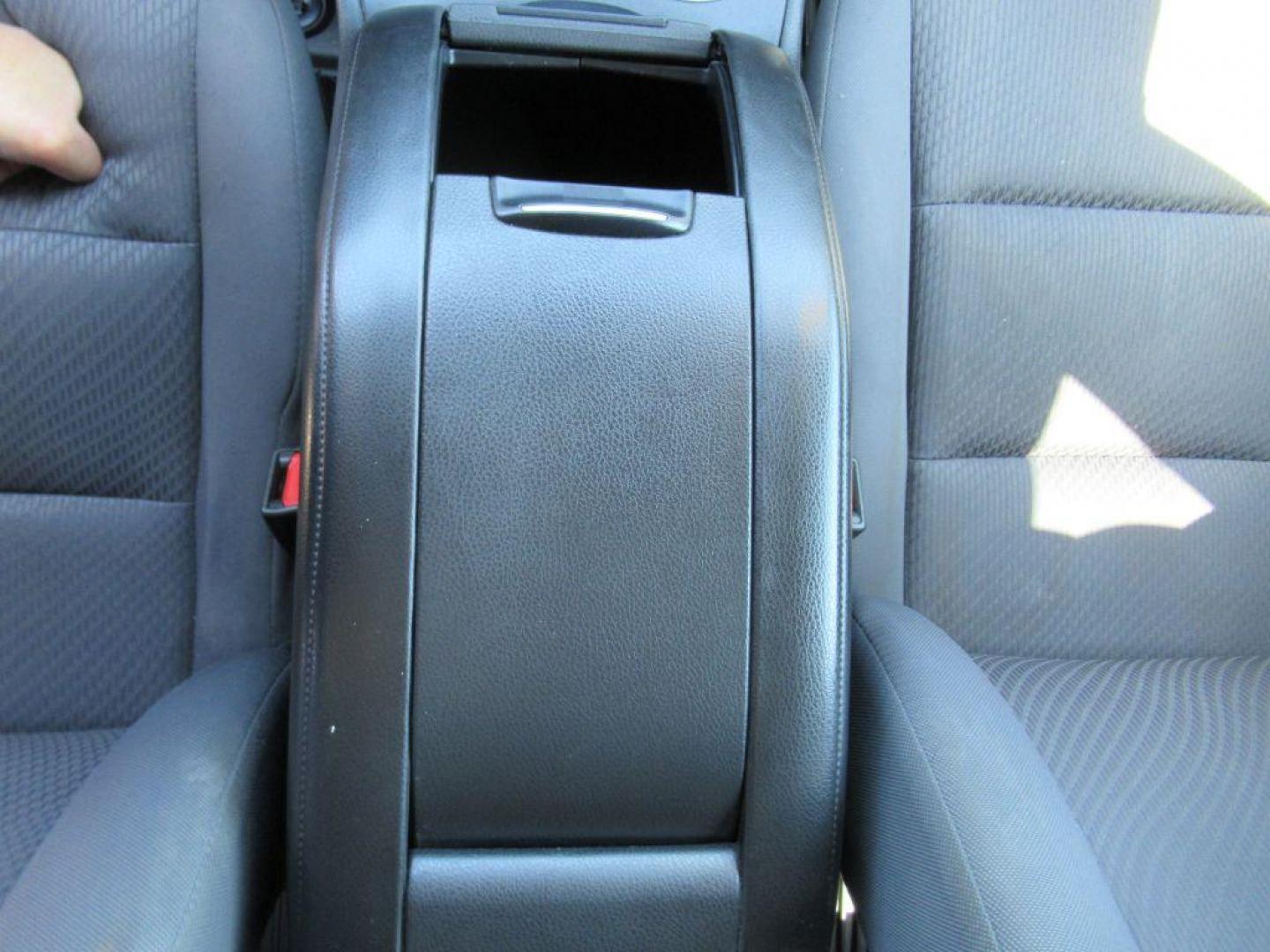 2018 BLACK TOYOTA HIGHLANDER LE (5TDBZRFHXJS) with an 3.5L engine, Automatic transmission, located at 908 SE 14th Street, Des Moines, IA, 50317, (515) 281-0330, 41.580303, -93.597046 - Photo#19