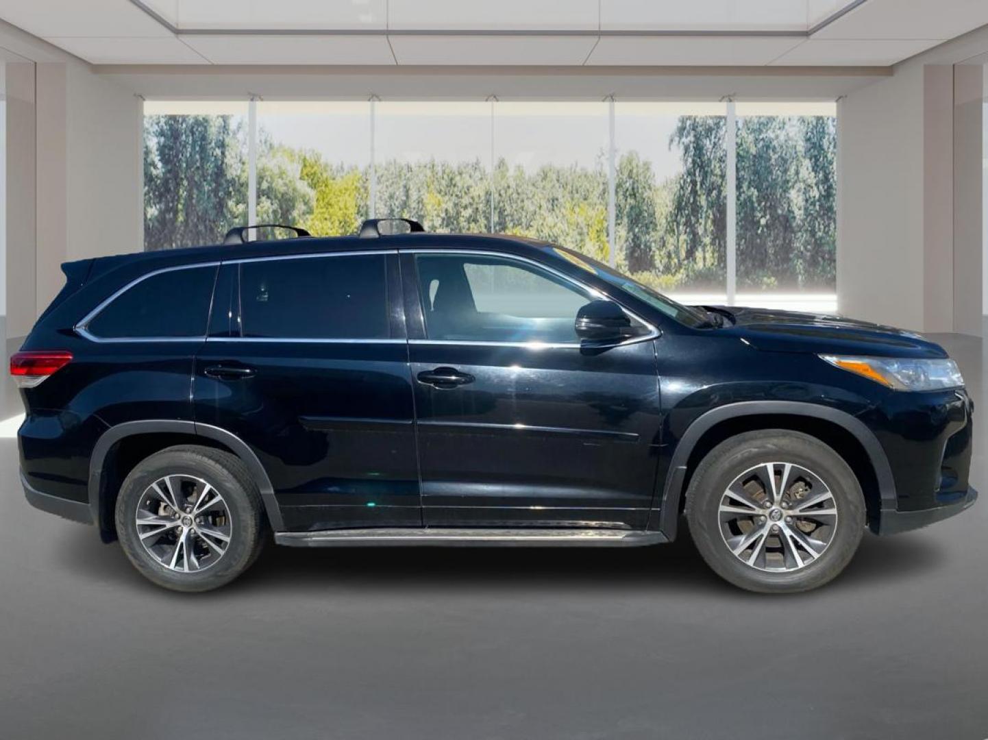 2018 BLACK TOYOTA HIGHLANDER LE (5TDBZRFHXJS) with an 3.5L engine, Automatic transmission, located at 908 SE 14th Street, Des Moines, IA, 50317, (515) 281-0330, 41.580303, -93.597046 - Photo#1