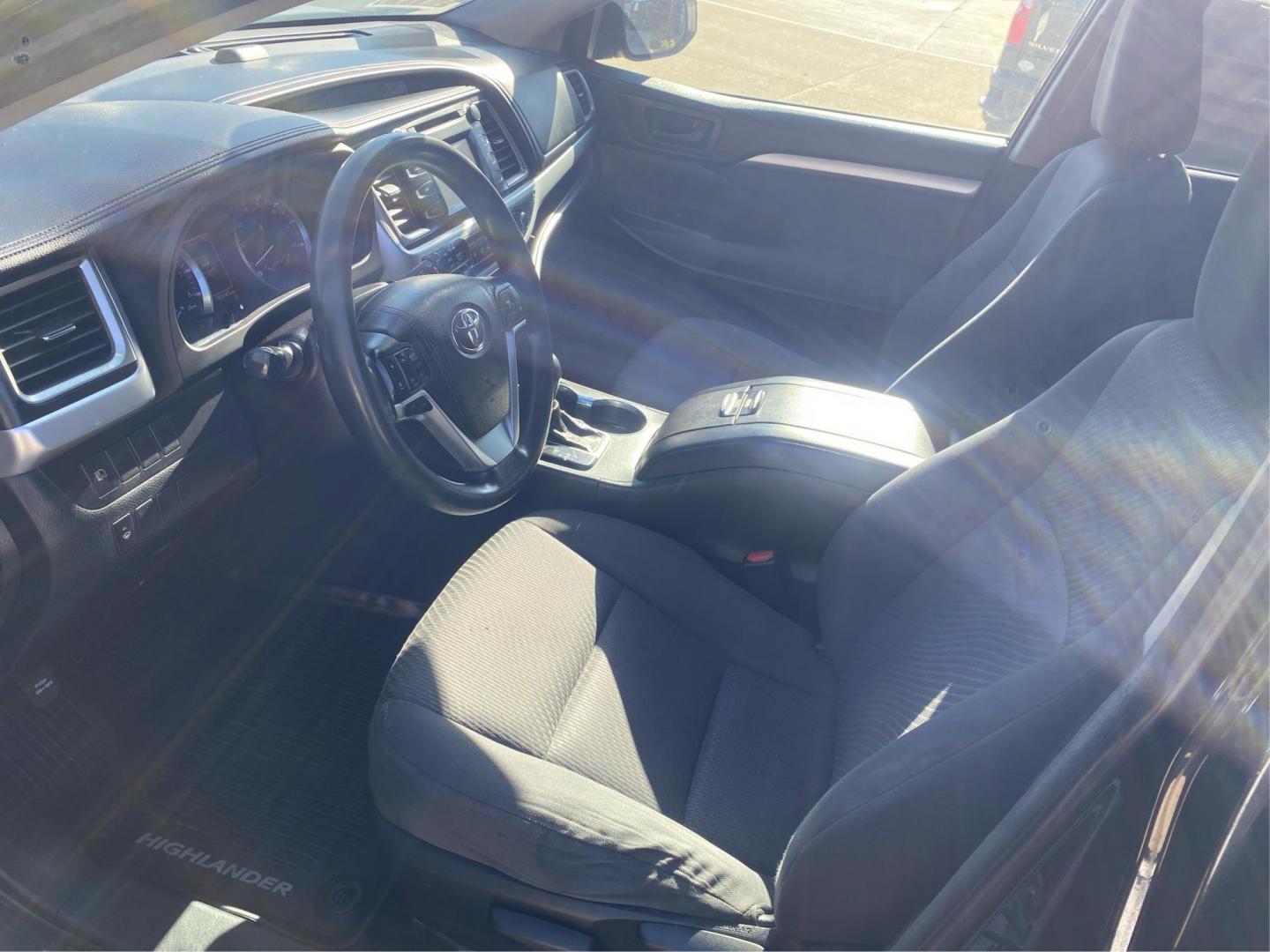 2018 BLACK TOYOTA HIGHLANDER LE (5TDBZRFHXJS) with an 3.5L engine, Automatic transmission, located at 908 SE 14th Street, Des Moines, IA, 50317, (515) 281-0330, 41.580303, -93.597046 - Photo#8