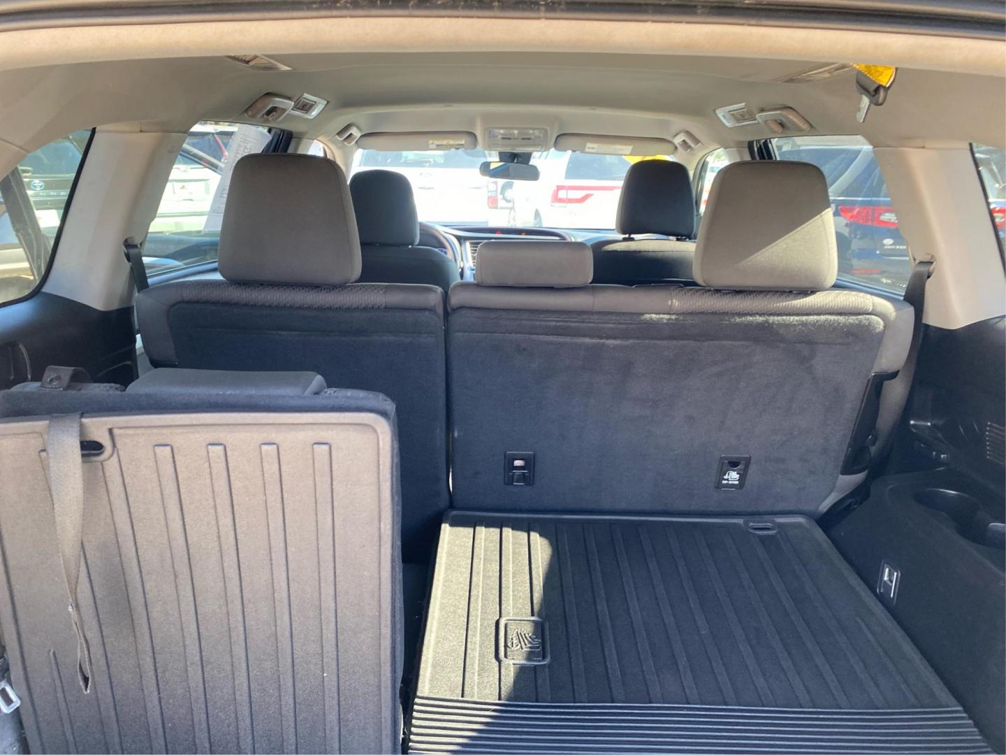 2018 BLACK TOYOTA HIGHLANDER LE (5TDBZRFHXJS) with an 3.5L engine, Automatic transmission, located at 908 SE 14th Street, Des Moines, IA, 50317, (515) 281-0330, 41.580303, -93.597046 - Photo#12