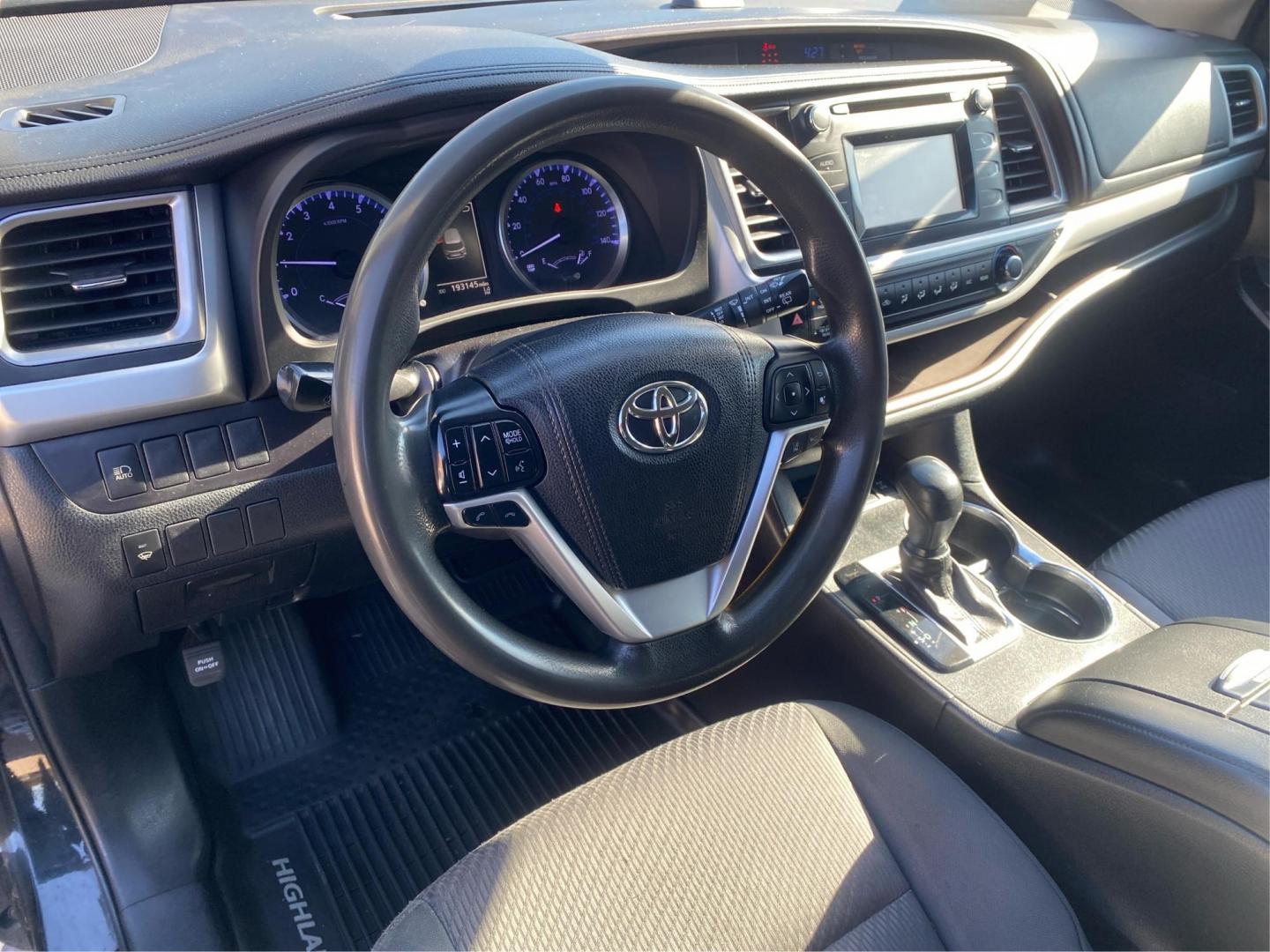 2018 BLACK TOYOTA HIGHLANDER LE (5TDBZRFHXJS) with an 3.5L engine, Automatic transmission, located at 908 SE 14th Street, Des Moines, IA, 50317, (515) 281-0330, 41.580303, -93.597046 - Photo#16