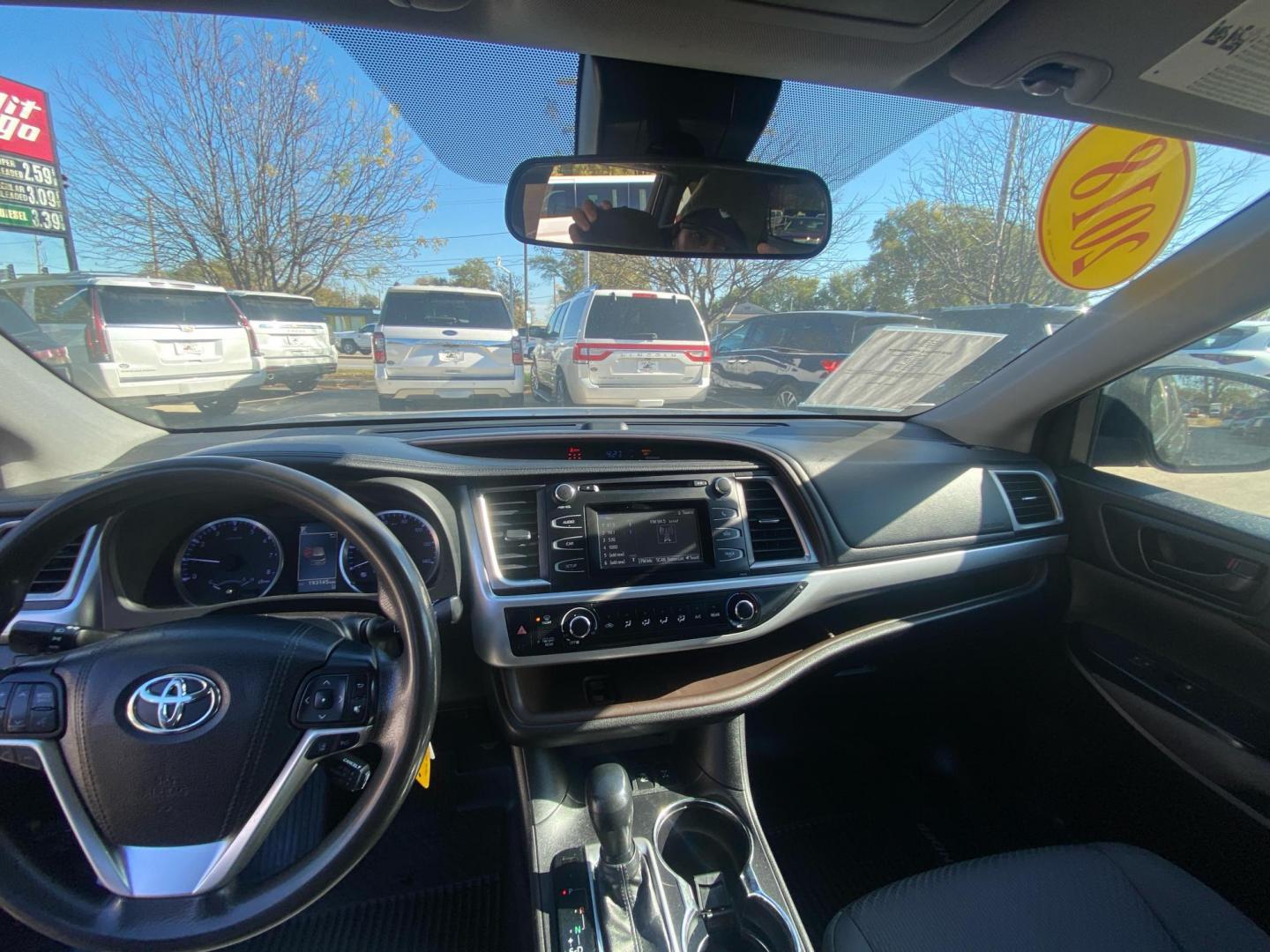 2018 BLACK TOYOTA HIGHLANDER LE (5TDBZRFHXJS) with an 3.5L engine, Automatic transmission, located at 908 SE 14th Street, Des Moines, IA, 50317, (515) 281-0330, 41.580303, -93.597046 - Photo#21