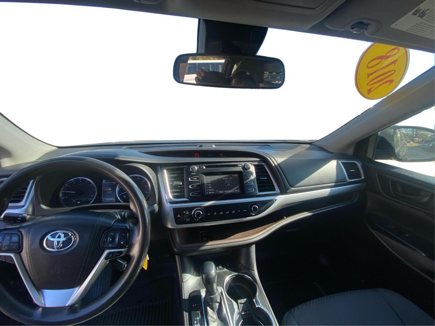 2018 BLACK TOYOTA HIGHLANDER LE (5TDBZRFHXJS) with an 3.5L engine, Automatic transmission, located at 908 SE 14th Street, Des Moines, IA, 50317, (515) 281-0330, 41.580303, -93.597046 - Photo#22