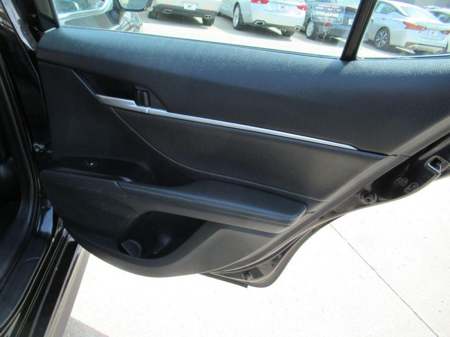 2018 BLACK TOYOTA CAMRY XSE (4T1B61HK0JU) with an 2.5L engine, Automatic transmission, located at 908 SE 14th Street, Des Moines, IA, 50317, (515) 281-0330, 41.580303, -93.597046 - Photo#11