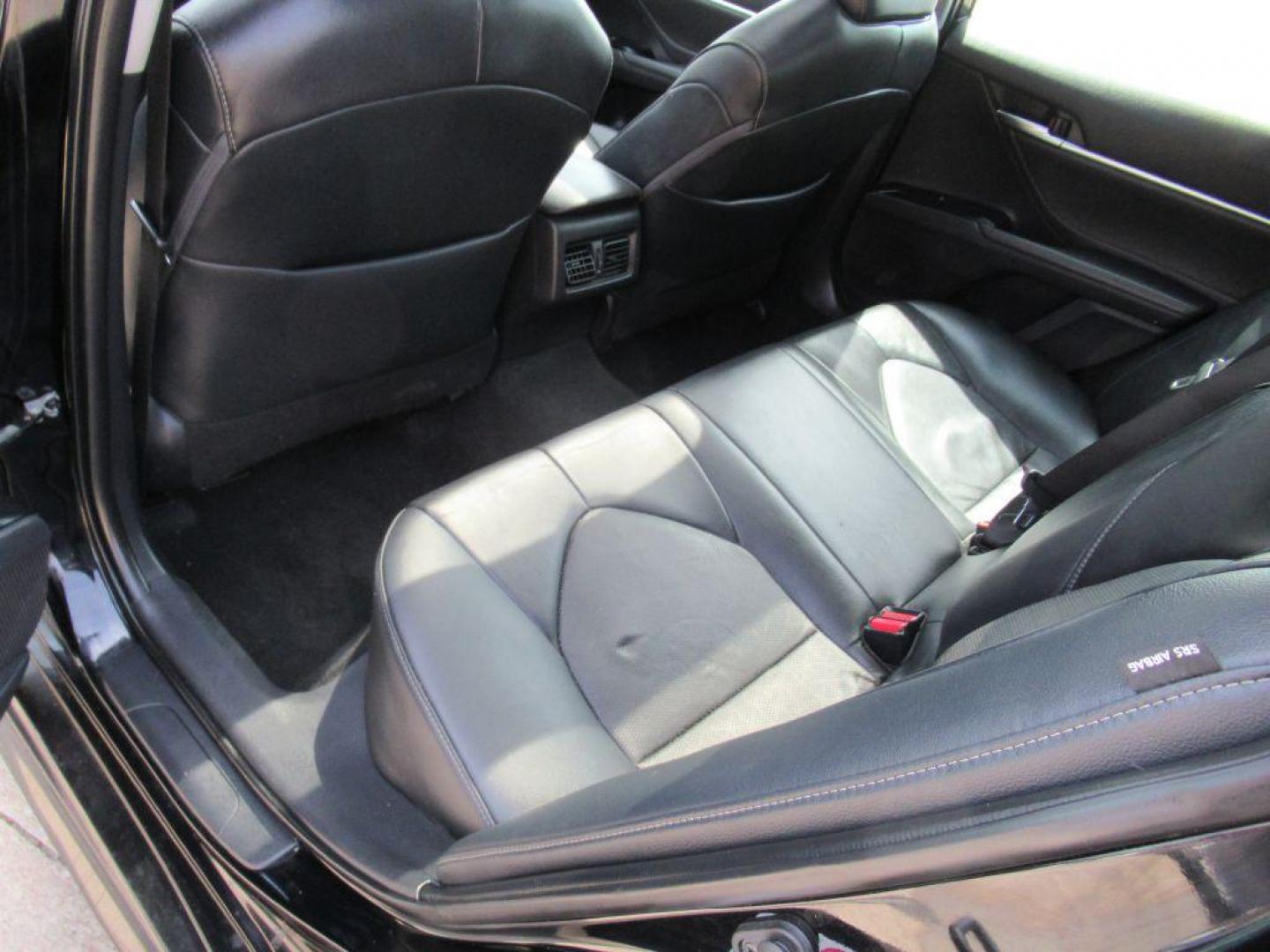 2018 BLACK TOYOTA CAMRY XSE (4T1B61HK0JU) with an 2.5L engine, Automatic transmission, located at 908 SE 14th Street, Des Moines, IA, 50317, (515) 281-0330, 41.580303, -93.597046 - Photo#15