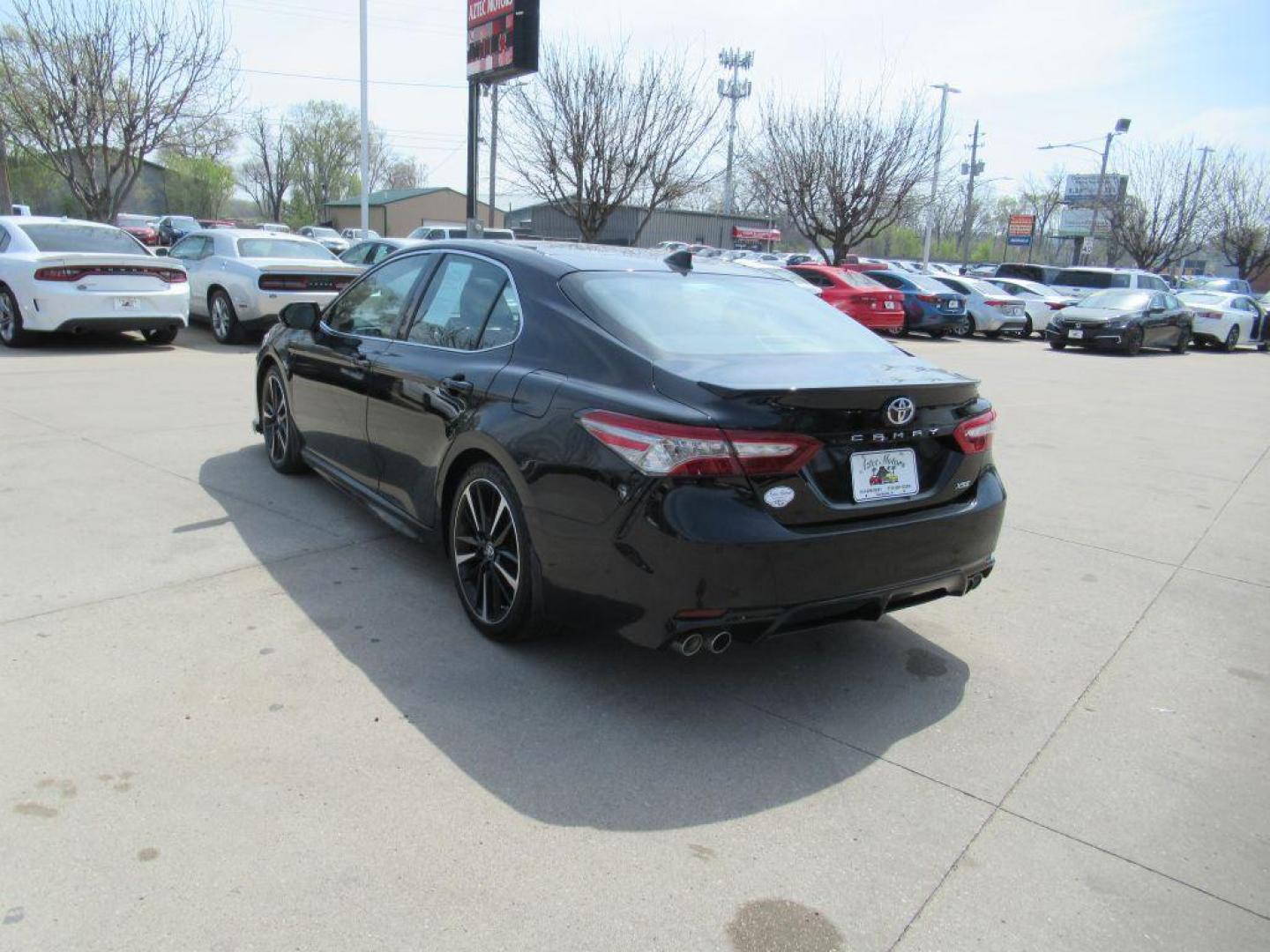 2018 BLACK TOYOTA CAMRY XSE (4T1B61HK0JU) with an 2.5L engine, Automatic transmission, located at 908 SE 14th Street, Des Moines, IA, 50317, (515) 281-0330, 41.580303, -93.597046 - Photo#6