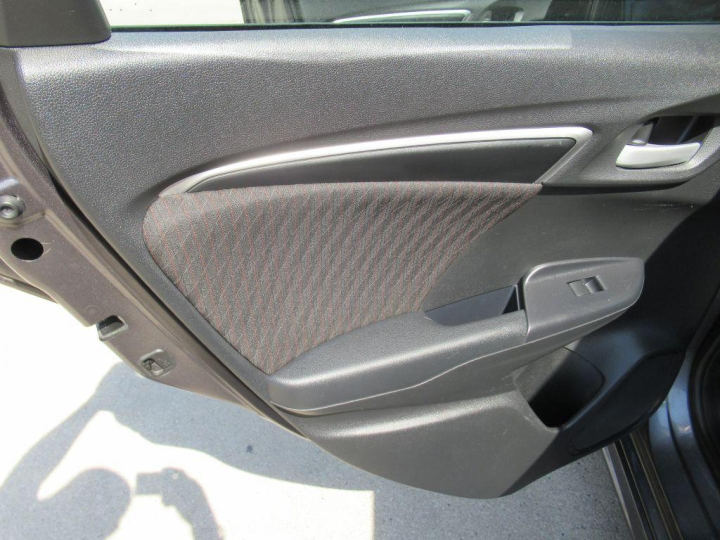 2019 GRAY HONDA FIT SPORT (3HGGK5H62KM) with an 1.5L engine, Continuously Variable transmission, located at 908 SE 14th Street, Des Moines, IA, 50317, (515) 281-0330, 41.580303, -93.597046 - Photo#10