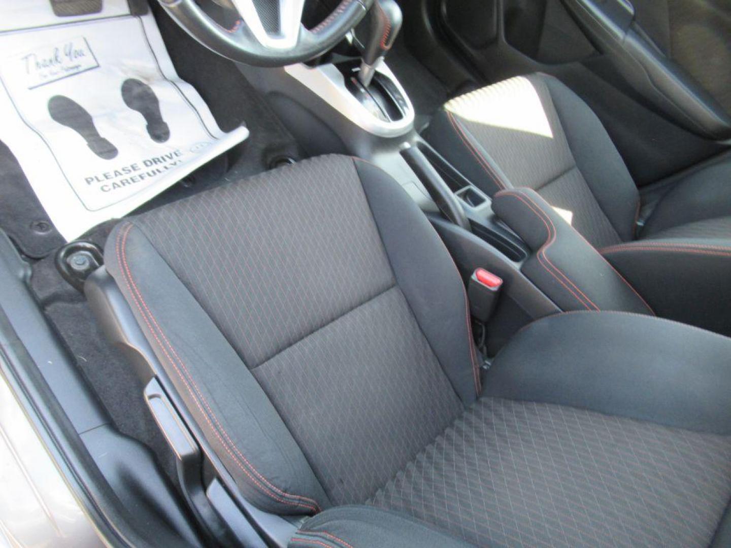 2019 GRAY HONDA FIT SPORT (3HGGK5H62KM) with an 1.5L engine, Continuously Variable transmission, located at 908 SE 14th Street, Des Moines, IA, 50317, (515) 281-0330, 41.580303, -93.597046 - Photo#16