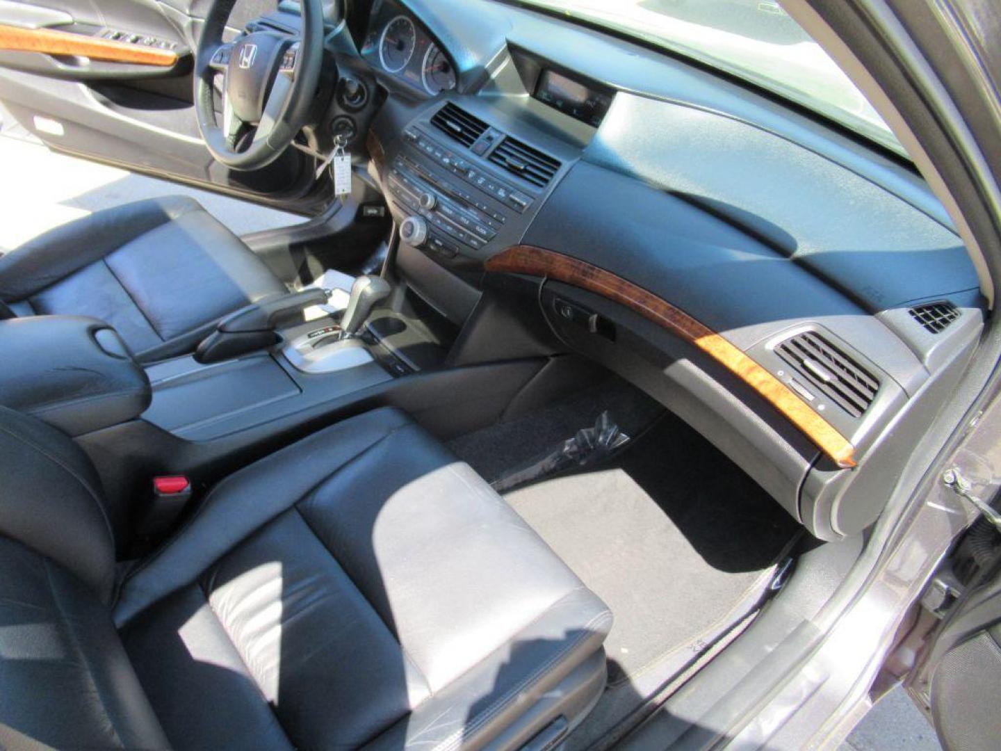 2012 GRAY HONDA ACCORD EXL (1HGCP2F80CA) with an 2.4L engine, Automatic transmission, located at 908 SE 14th Street, Des Moines, IA, 50317, (515) 281-0330, 41.580303, -93.597046 - Photo#13
