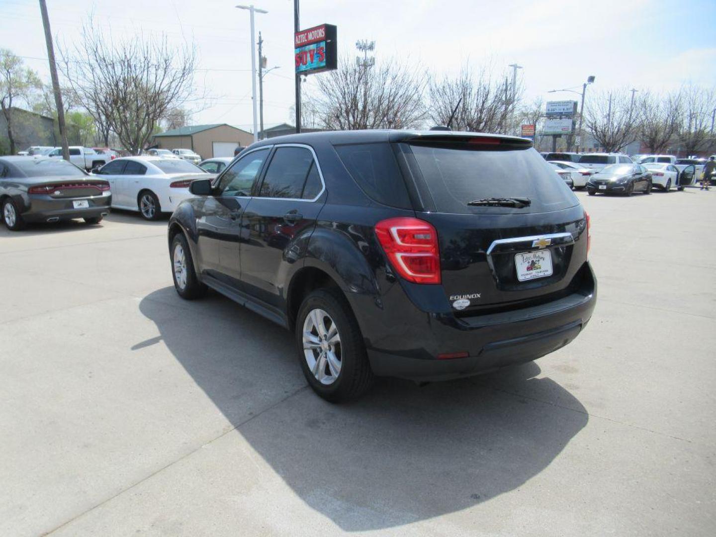 2017 BLUE CHEVROLET EQUINOX LS (2GNALBEK5H1) with an 2.4L engine, Automatic transmission, located at 908 SE 14th Street, Des Moines, IA, 50317, (515) 281-0330, 41.580303, -93.597046 - Photo#6