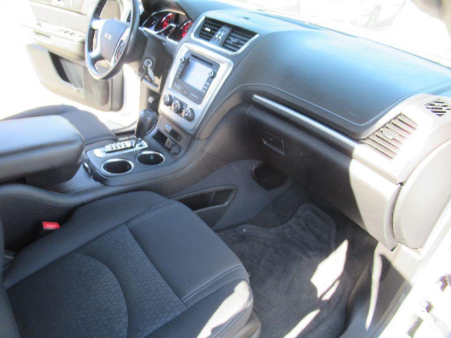 2016 WHITE GMC ACADIA SLE (1GKKRNED5GJ) with an 3.6L engine, Automatic transmission, located at 908 SE 14th Street, Des Moines, IA, 50317, (515) 281-0330, 41.580303, -93.597046 - Photo#13