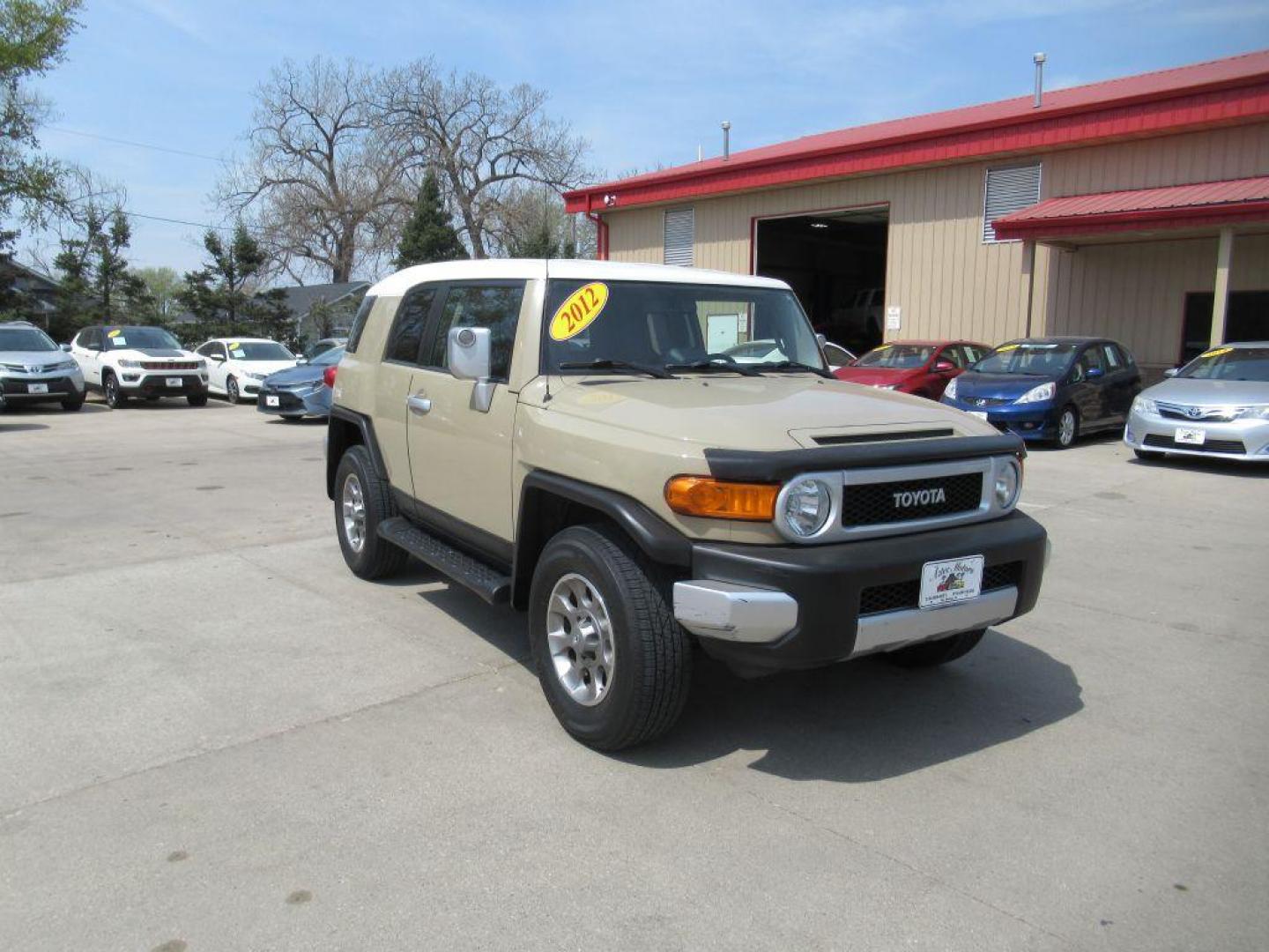 2012 GOLD TOYOTA FJ CRUISER (JTEBU4BF0CK) with an 4.0L engine, Automatic transmission, located at 908 SE 14th Street, Des Moines, IA, 50317, (515) 281-0330, 41.580303, -93.597046 - Photo#2