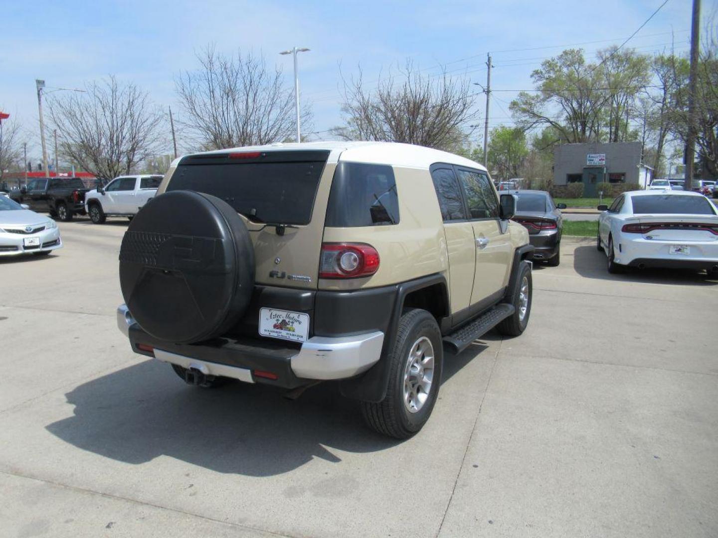 2012 GOLD TOYOTA FJ CRUISER (JTEBU4BF0CK) with an 4.0L engine, Automatic transmission, located at 908 SE 14th Street, Des Moines, IA, 50317, (515) 281-0330, 41.580303, -93.597046 - Photo#4