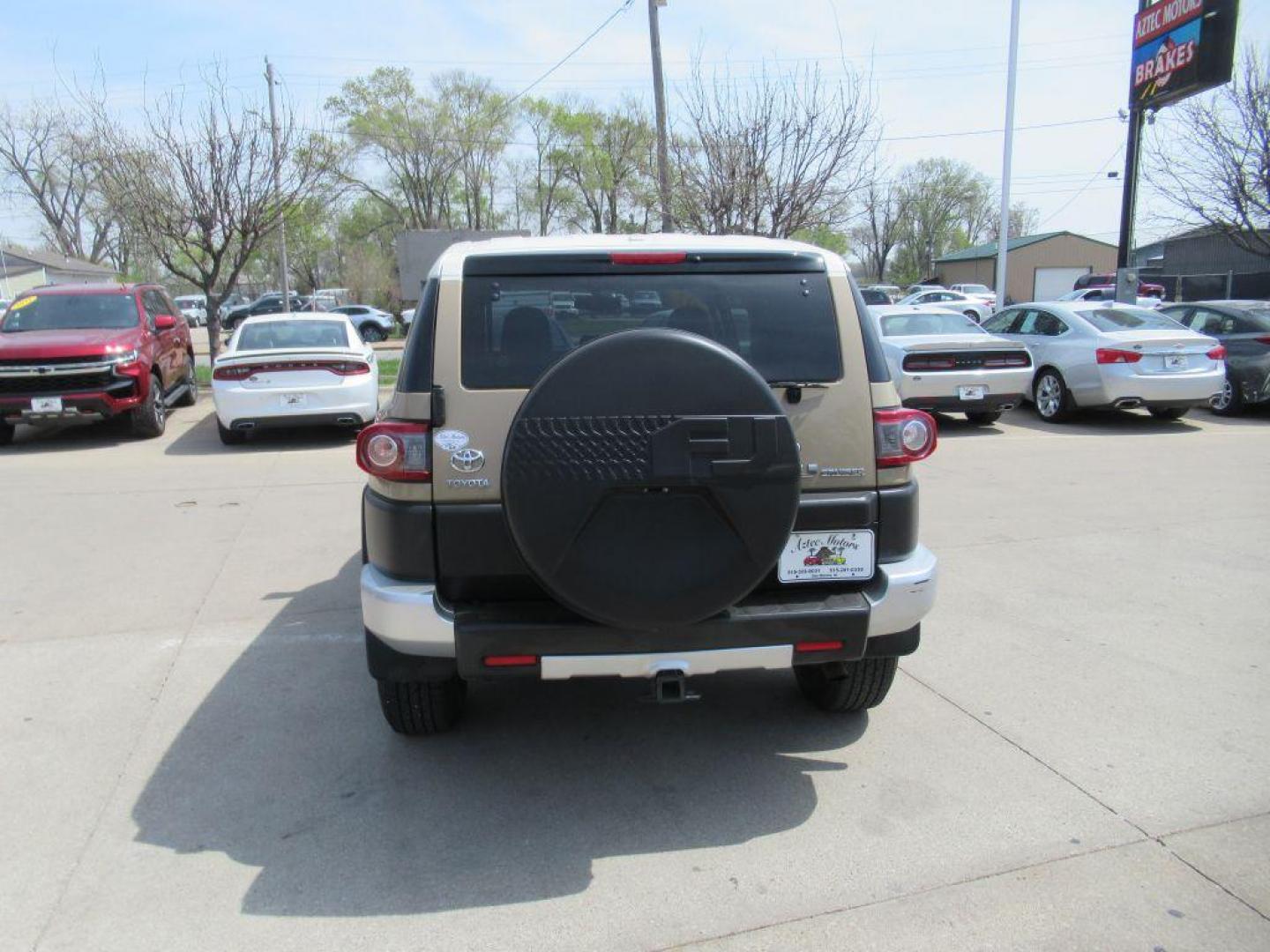2012 GOLD TOYOTA FJ CRUISER (JTEBU4BF0CK) with an 4.0L engine, Automatic transmission, located at 908 SE 14th Street, Des Moines, IA, 50317, (515) 281-0330, 41.580303, -93.597046 - Photo#5