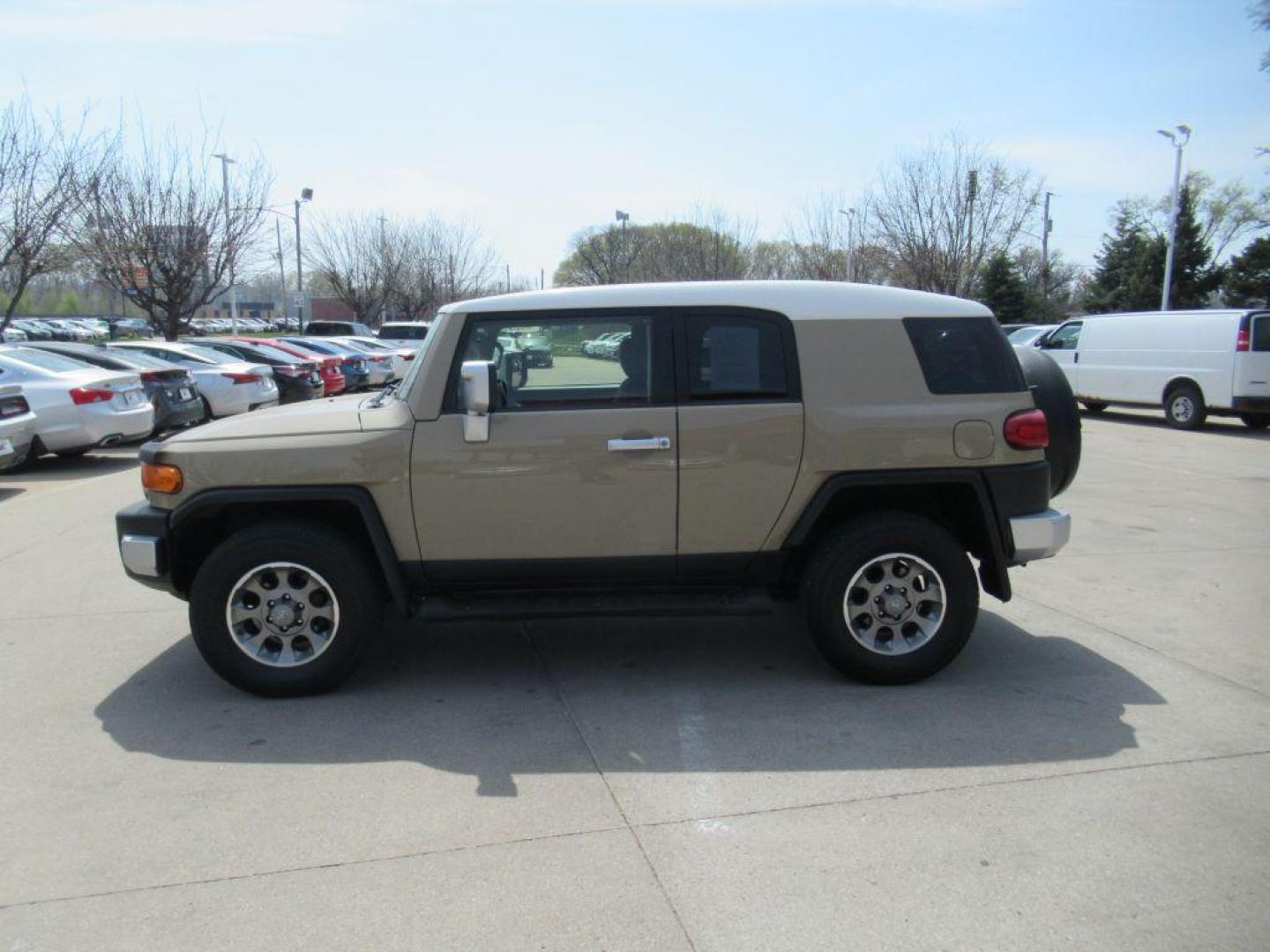 2012 GOLD TOYOTA FJ CRUISER (JTEBU4BF0CK) with an 4.0L engine, Automatic transmission, located at 908 SE 14th Street, Des Moines, IA, 50317, (515) 281-0330, 41.580303, -93.597046 - Photo#7