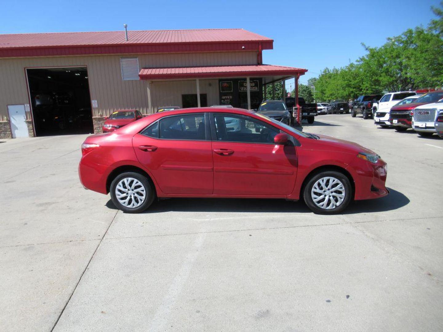 2018 RED TOYOTA COROLLA L (5YFBURHE2JP) with an 1.8L engine, Continuously Variable transmission, located at 908 SE 14th Street, Des Moines, IA, 50317, (515) 281-0330, 41.580303, -93.597046 - Photo#3