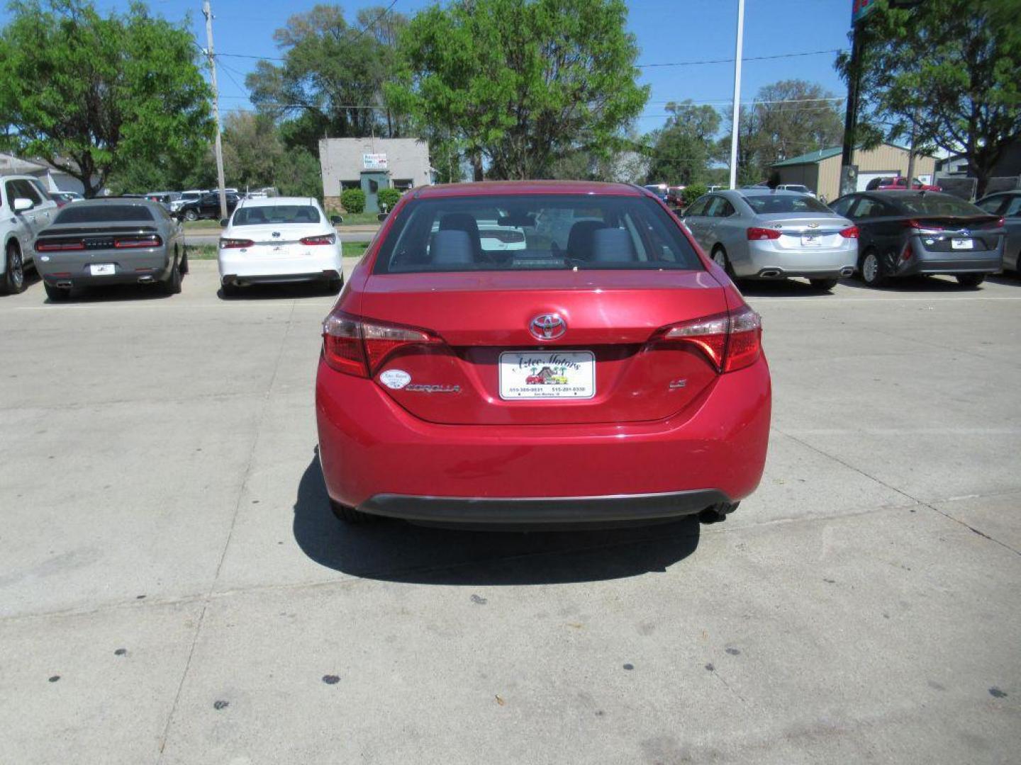 2018 RED TOYOTA COROLLA L (5YFBURHE2JP) with an 1.8L engine, Continuously Variable transmission, located at 908 SE 14th Street, Des Moines, IA, 50317, (515) 281-0330, 41.580303, -93.597046 - Photo#5