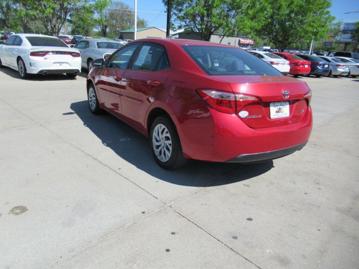 2018 RED TOYOTA COROLLA L (5YFBURHE2JP) with an 1.8L engine, Continuously Variable transmission, located at 908 SE 14th Street, Des Moines, IA, 50317, (515) 281-0330, 41.580303, -93.597046 - Photo#6