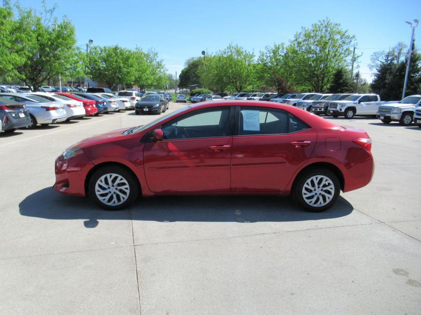 2018 RED TOYOTA COROLLA L (5YFBURHE2JP) with an 1.8L engine, Continuously Variable transmission, located at 908 SE 14th Street, Des Moines, IA, 50317, (515) 281-0330, 41.580303, -93.597046 - Photo#7