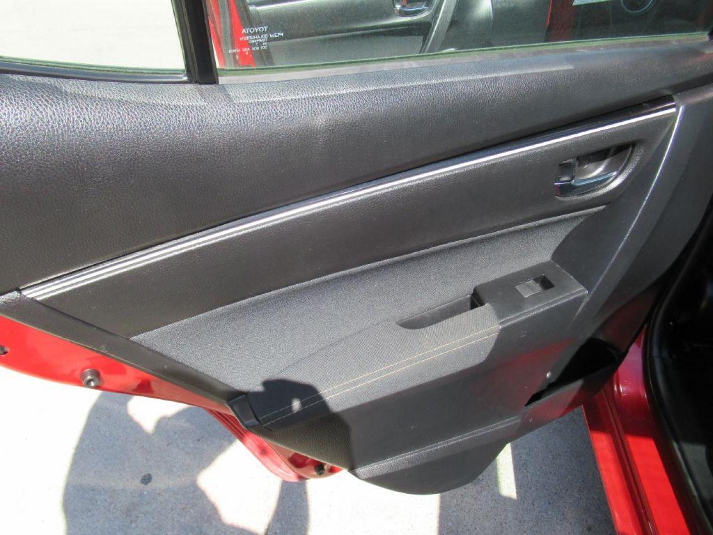 2018 RED TOYOTA COROLLA L (5YFBURHE2JP) with an 1.8L engine, Continuously Variable transmission, located at 908 SE 14th Street, Des Moines, IA, 50317, (515) 281-0330, 41.580303, -93.597046 - Photo#10