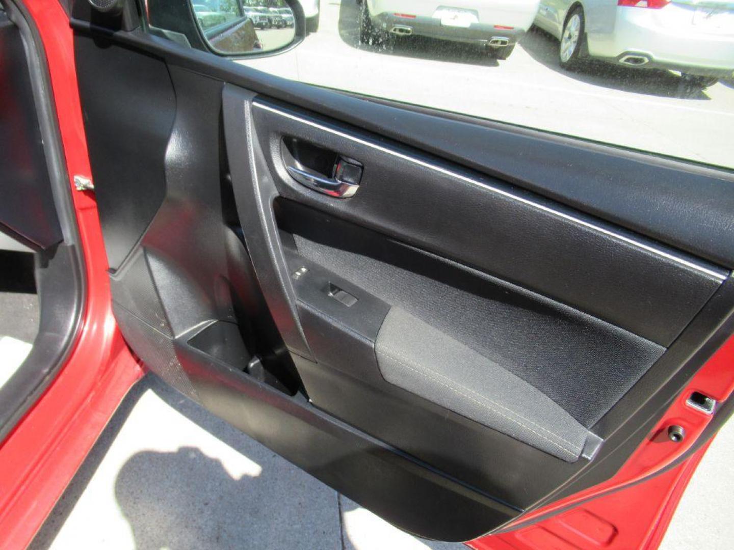 2018 RED TOYOTA COROLLA L (5YFBURHE2JP) with an 1.8L engine, Continuously Variable transmission, located at 908 SE 14th Street, Des Moines, IA, 50317, (515) 281-0330, 41.580303, -93.597046 - Photo#12