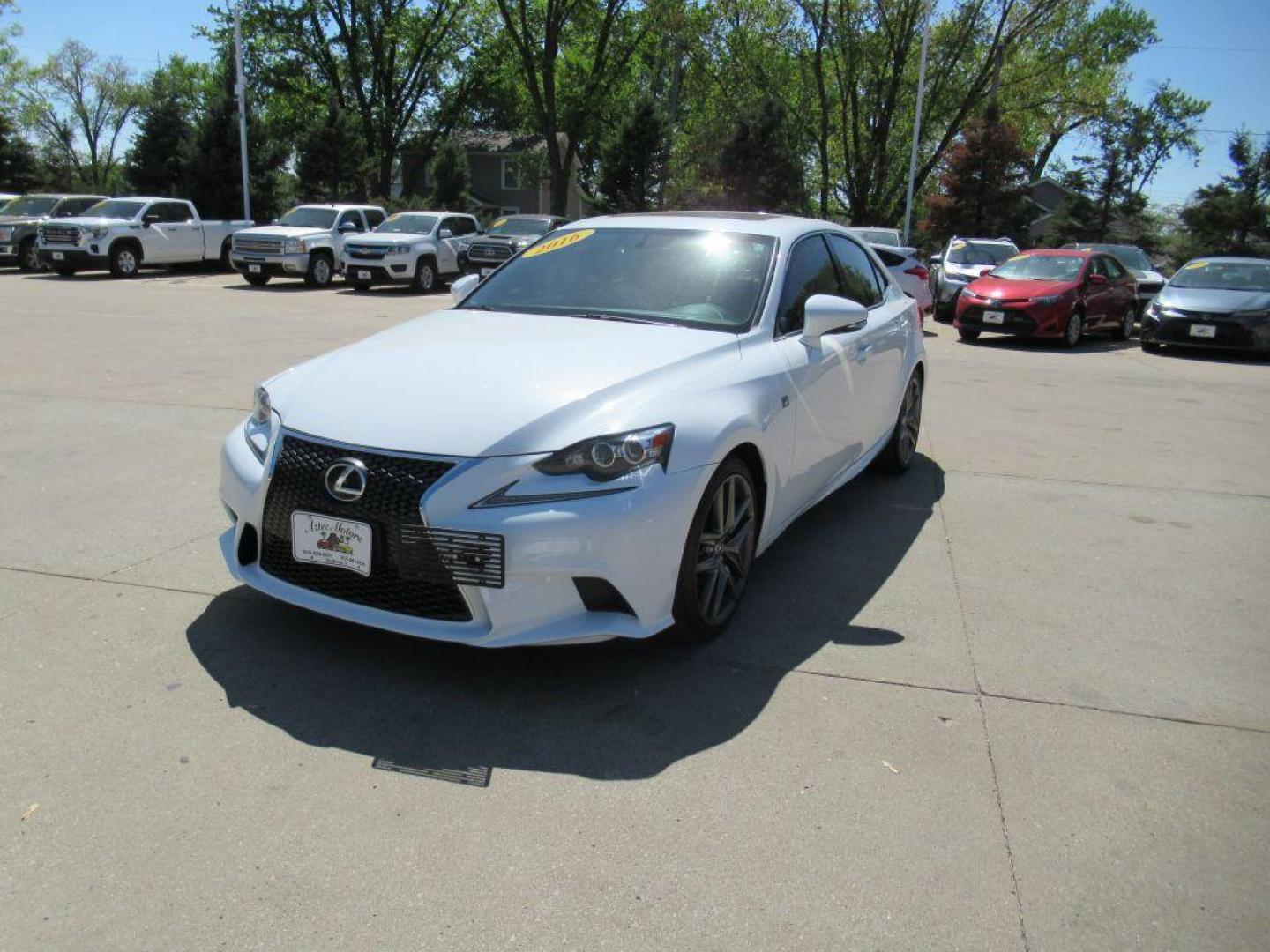 2016 WHITE LEXUS IS 300 (JTHCM1D25G5) with an 3.5L engine, Automatic transmission, located at 908 SE 14th Street, Des Moines, IA, 50317, (515) 281-0330, 41.580303, -93.597046 - Photo#0
