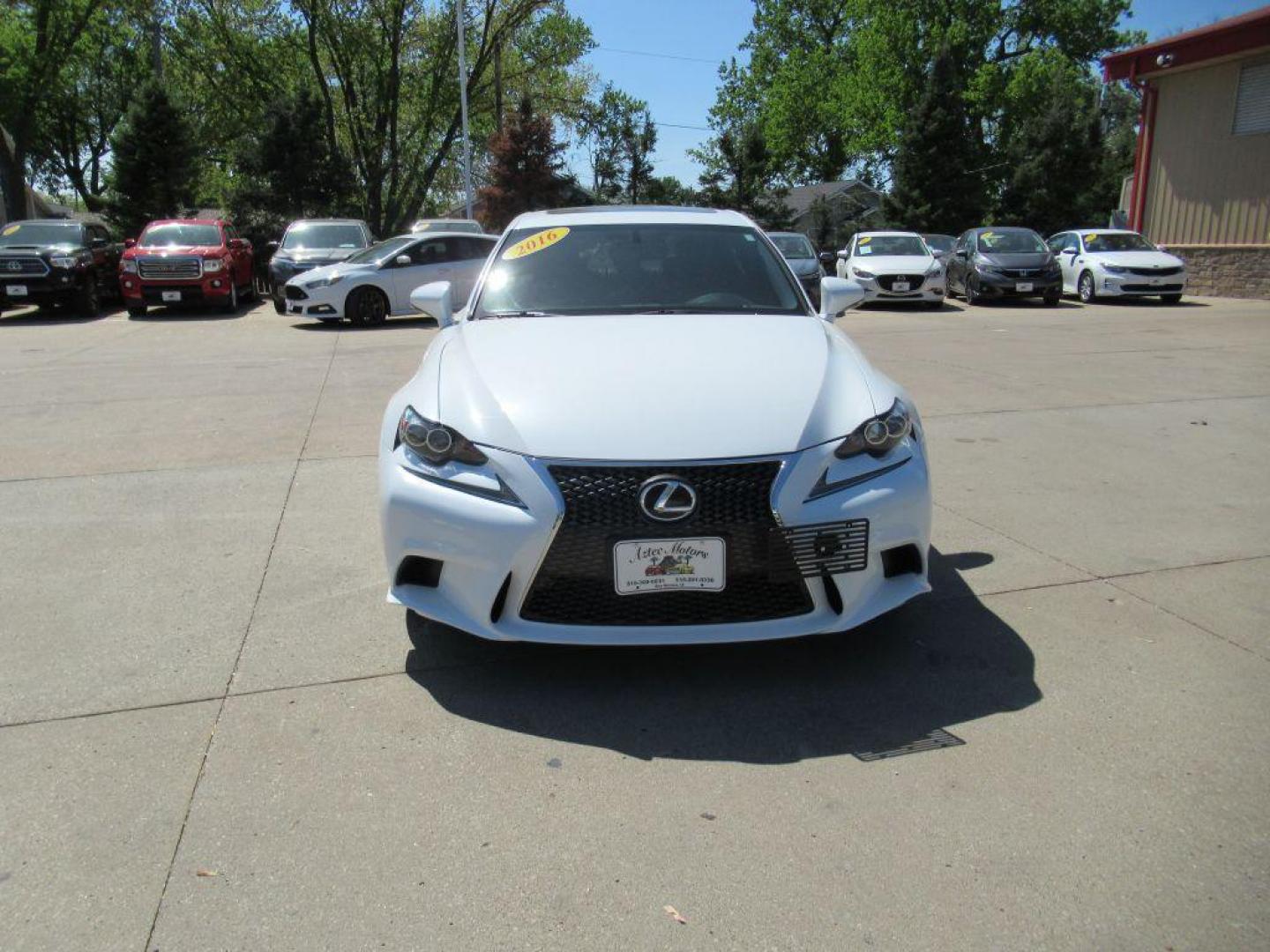 2016 WHITE LEXUS IS 300 (JTHCM1D25G5) with an 3.5L engine, Automatic transmission, located at 908 SE 14th Street, Des Moines, IA, 50317, (515) 281-0330, 41.580303, -93.597046 - Photo#1