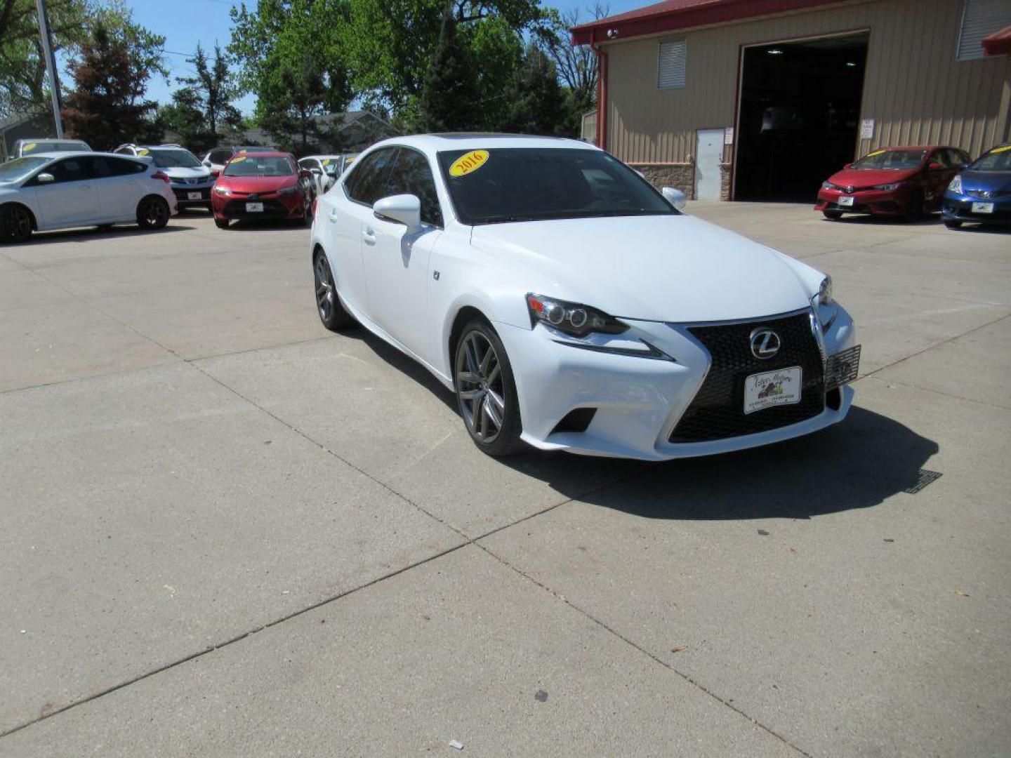 2016 WHITE LEXUS IS 300 (JTHCM1D25G5) with an 3.5L engine, Automatic transmission, located at 908 SE 14th Street, Des Moines, IA, 50317, (515) 281-0330, 41.580303, -93.597046 - Photo#2