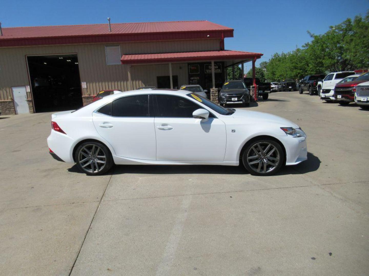 2016 WHITE LEXUS IS 300 (JTHCM1D25G5) with an 3.5L engine, Automatic transmission, located at 908 SE 14th Street, Des Moines, IA, 50317, (515) 281-0330, 41.580303, -93.597046 - Photo#3