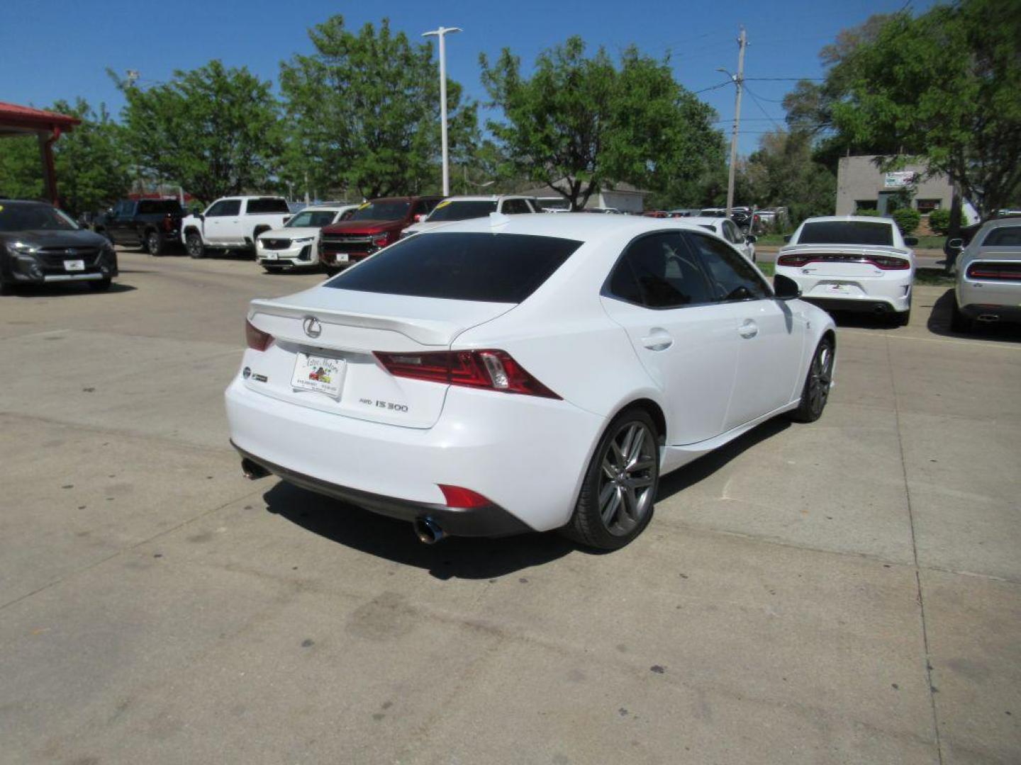 2016 WHITE LEXUS IS 300 (JTHCM1D25G5) with an 3.5L engine, Automatic transmission, located at 908 SE 14th Street, Des Moines, IA, 50317, (515) 281-0330, 41.580303, -93.597046 - Photo#4