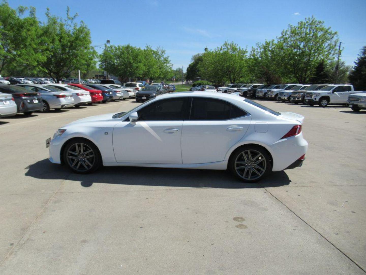 2016 WHITE LEXUS IS 300 (JTHCM1D25G5) with an 3.5L engine, Automatic transmission, located at 908 SE 14th Street, Des Moines, IA, 50317, (515) 281-0330, 41.580303, -93.597046 - Photo#7