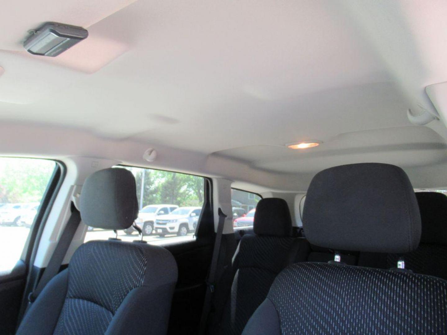 2017 WHITE DODGE JOURNEY SE (3C4PDCAB6HT) with an 2.4L engine, Automatic transmission, located at 908 SE 14th Street, Des Moines, IA, 50317, (515) 281-0330, 41.580303, -93.597046 - Photo#18