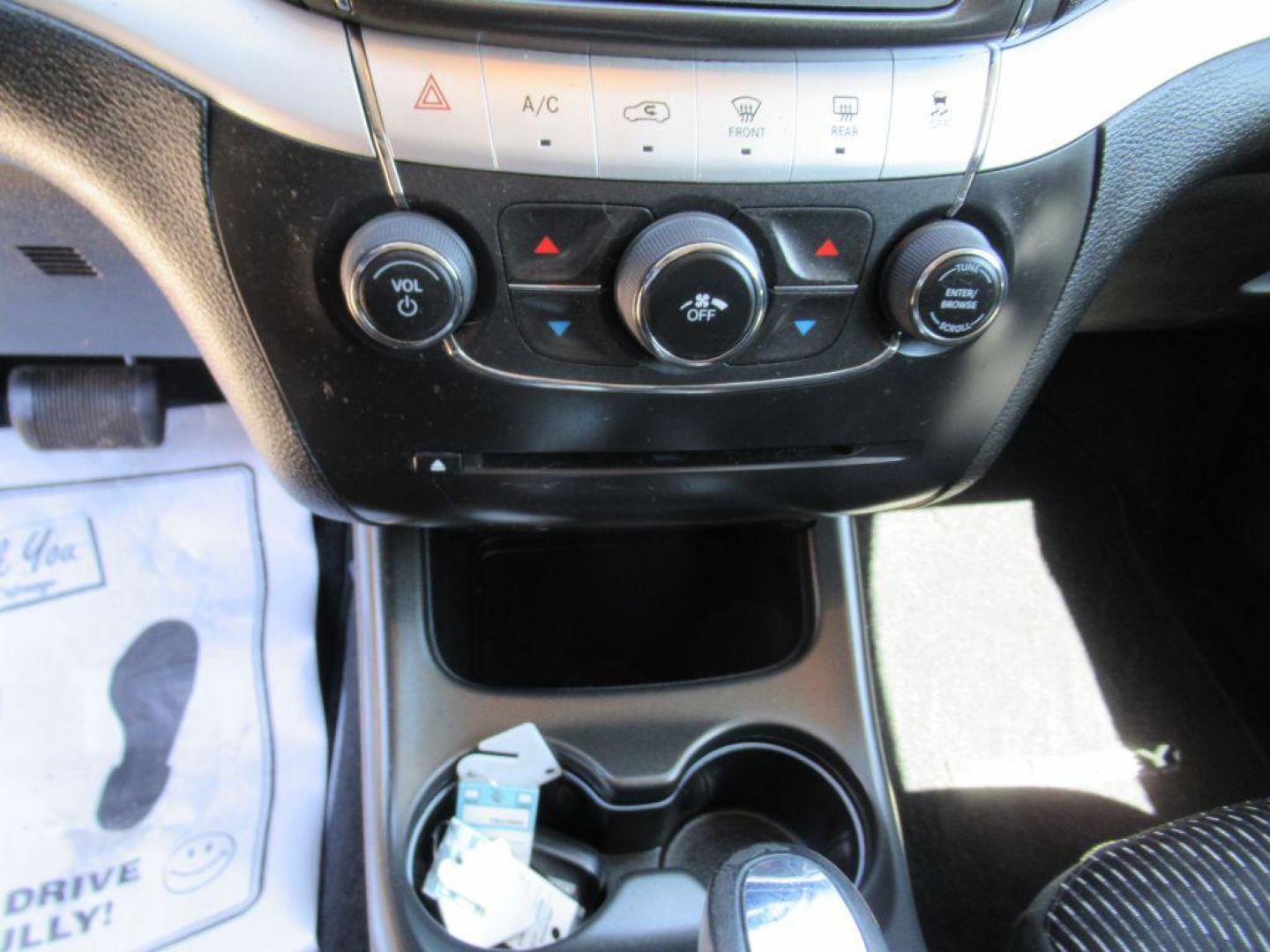 2017 WHITE DODGE JOURNEY SE (3C4PDCAB6HT) with an 2.4L engine, Automatic transmission, located at 908 SE 14th Street, Des Moines, IA, 50317, (515) 281-0330, 41.580303, -93.597046 - Photo#21