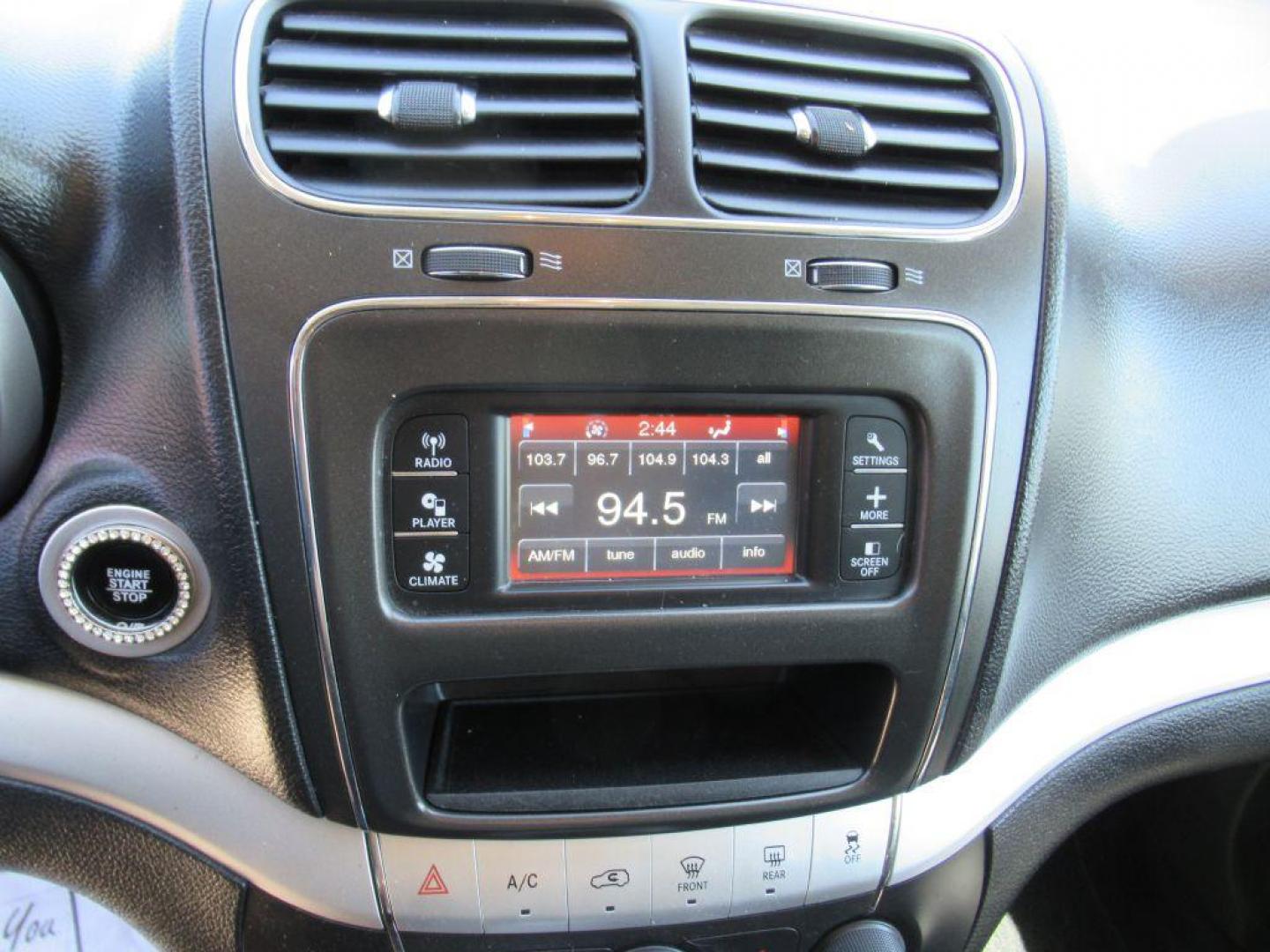 2017 WHITE DODGE JOURNEY SE (3C4PDCAB6HT) with an 2.4L engine, Automatic transmission, located at 908 SE 14th Street, Des Moines, IA, 50317, (515) 281-0330, 41.580303, -93.597046 - Photo#22