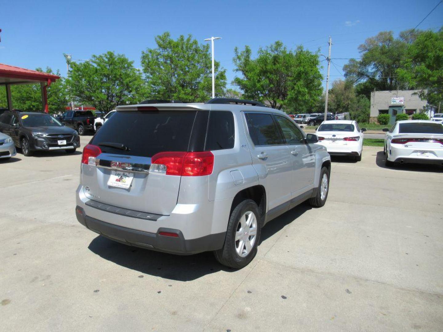 2015 SILVER GMC TERRAIN SLT (2GKALSEK5F6) with an 2.4L engine, Automatic transmission, located at 908 SE 14th Street, Des Moines, IA, 50317, (515) 281-0330, 41.580303, -93.597046 - Photo#4