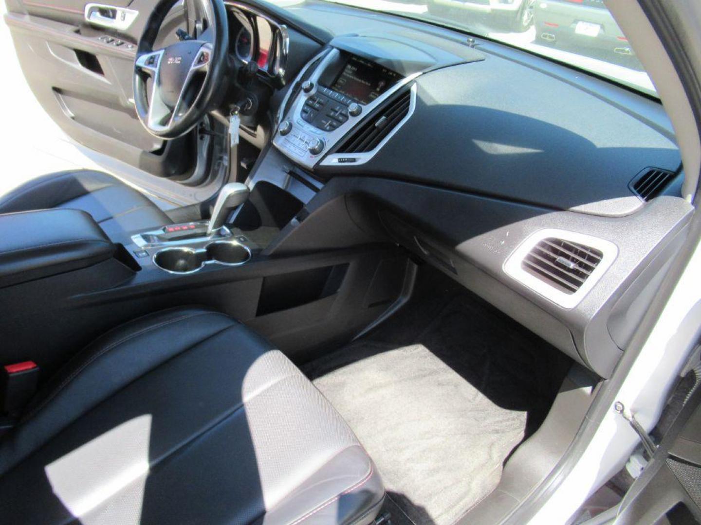 2015 SILVER GMC TERRAIN SLT (2GKALSEK5F6) with an 2.4L engine, Automatic transmission, located at 908 SE 14th Street, Des Moines, IA, 50317, (515) 281-0330, 41.580303, -93.597046 - Photo#13