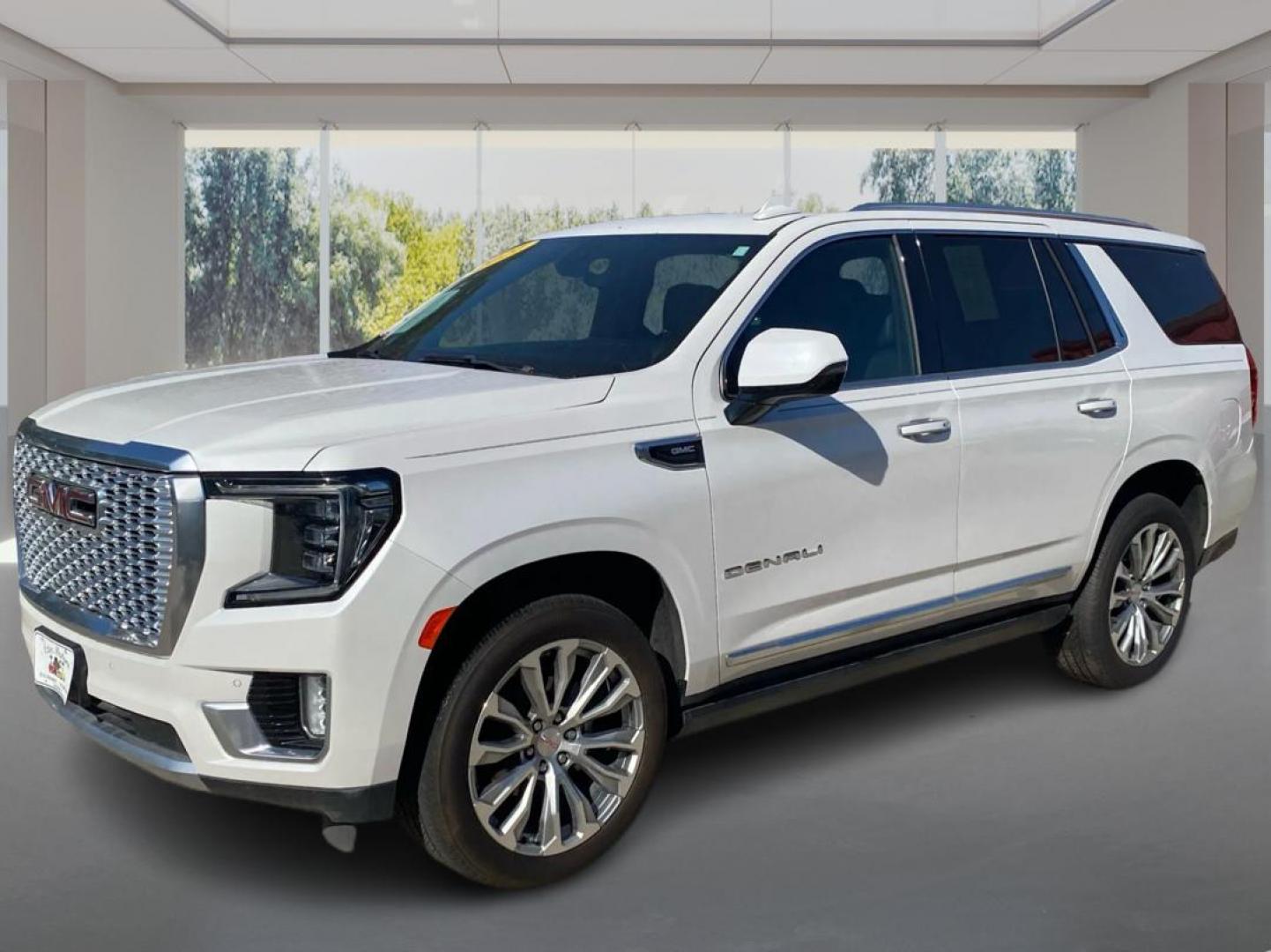 2021 WHITE GMC YUKON DENALI (1GKS2DKL4MR) with an 6.2L engine, Automatic transmission, located at 908 SE 14th Street, Des Moines, IA, 50317, (515) 281-0330, 41.580303, -93.597046 - Photo#7